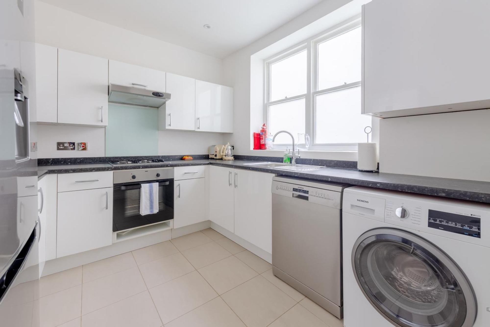 Spacious And 3 Bedroom House In Paddington Apartment