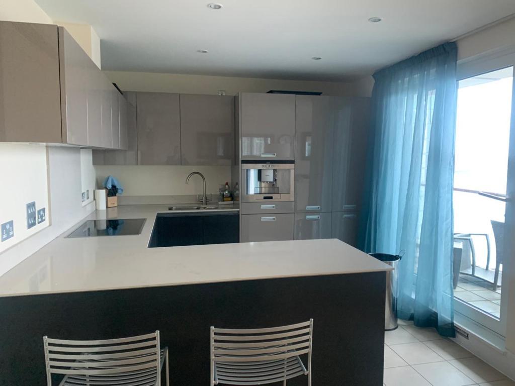 Gorgeous 3 Bedroom Flat In Vauxhall With Views