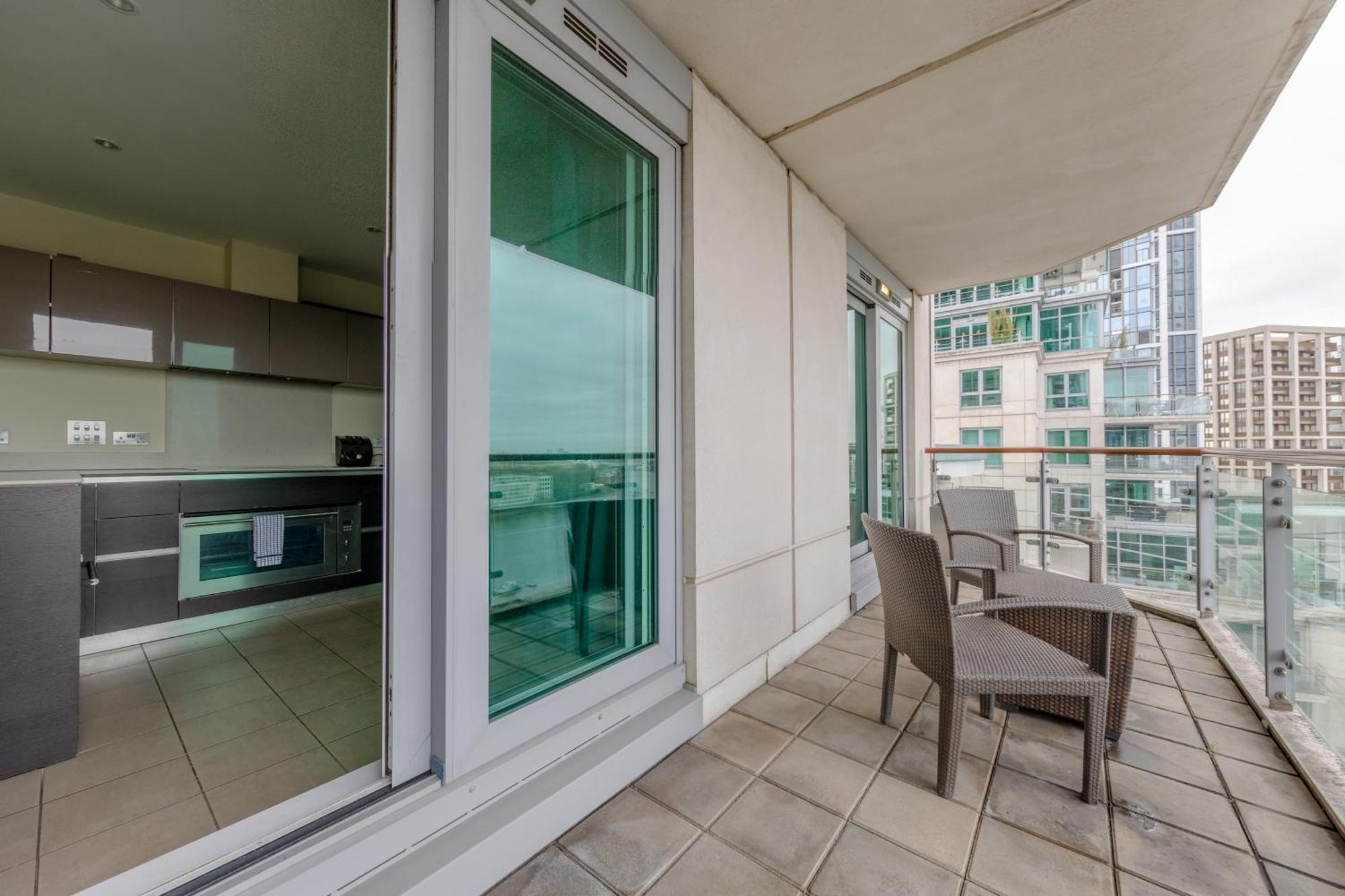 Gorgeous 3 Bedroom Flat In Vauxhall With Views