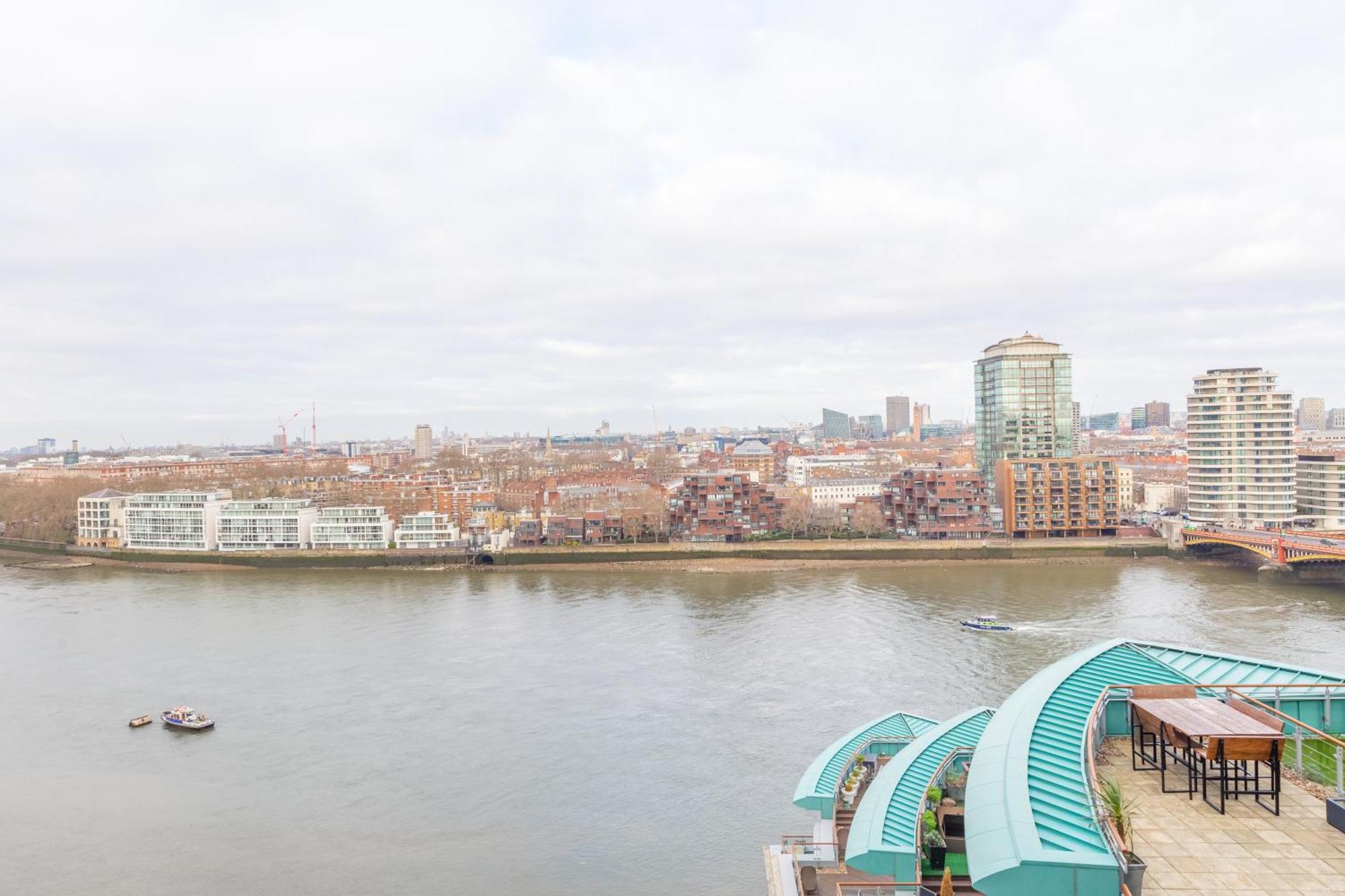 Gorgeous 3 Bedroom Flat In Vauxhall With Views Apartment