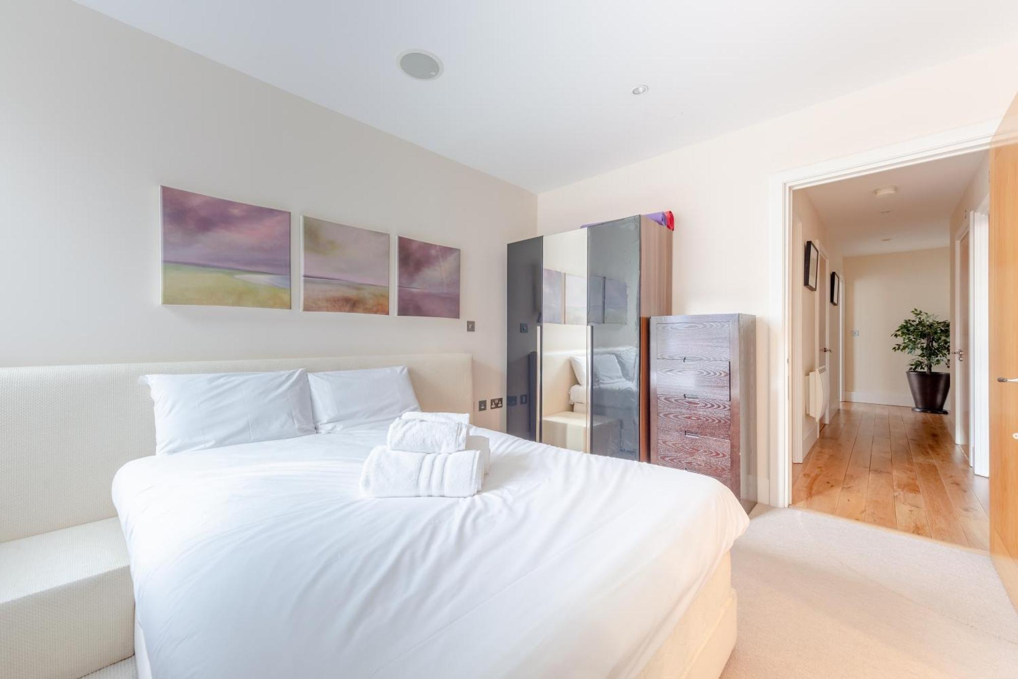 Gorgeous 3 Bedroom Flat In Vauxhall With Views Apartment London