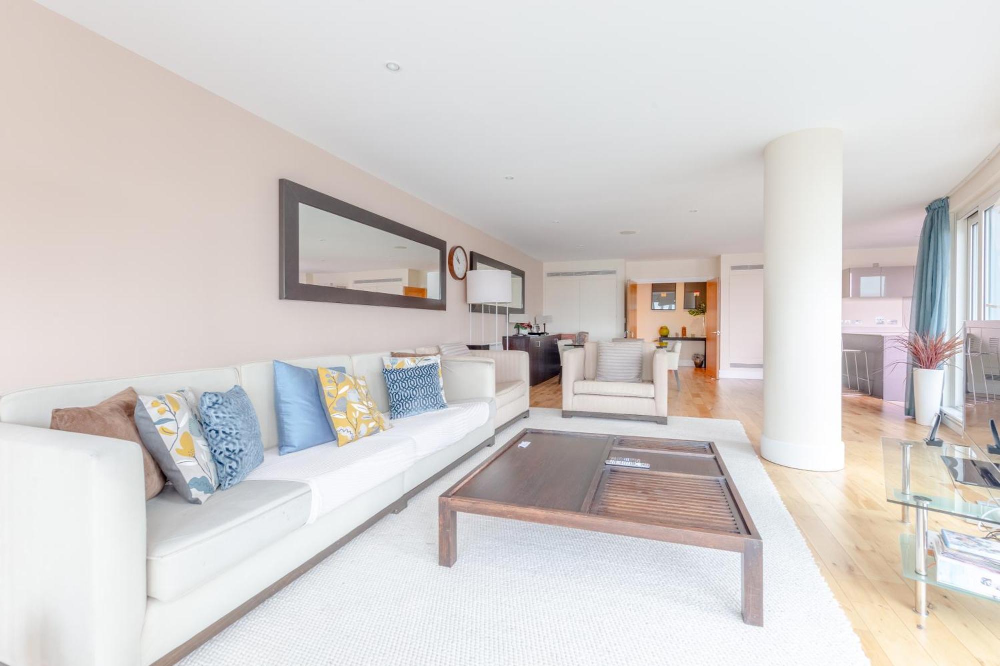 Gorgeous 3 Bedroom Flat In Vauxhall With Views