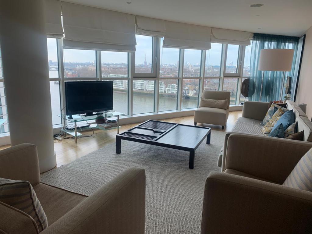 Gorgeous 3 Bedroom Flat In Vauxhall With Views Apartment