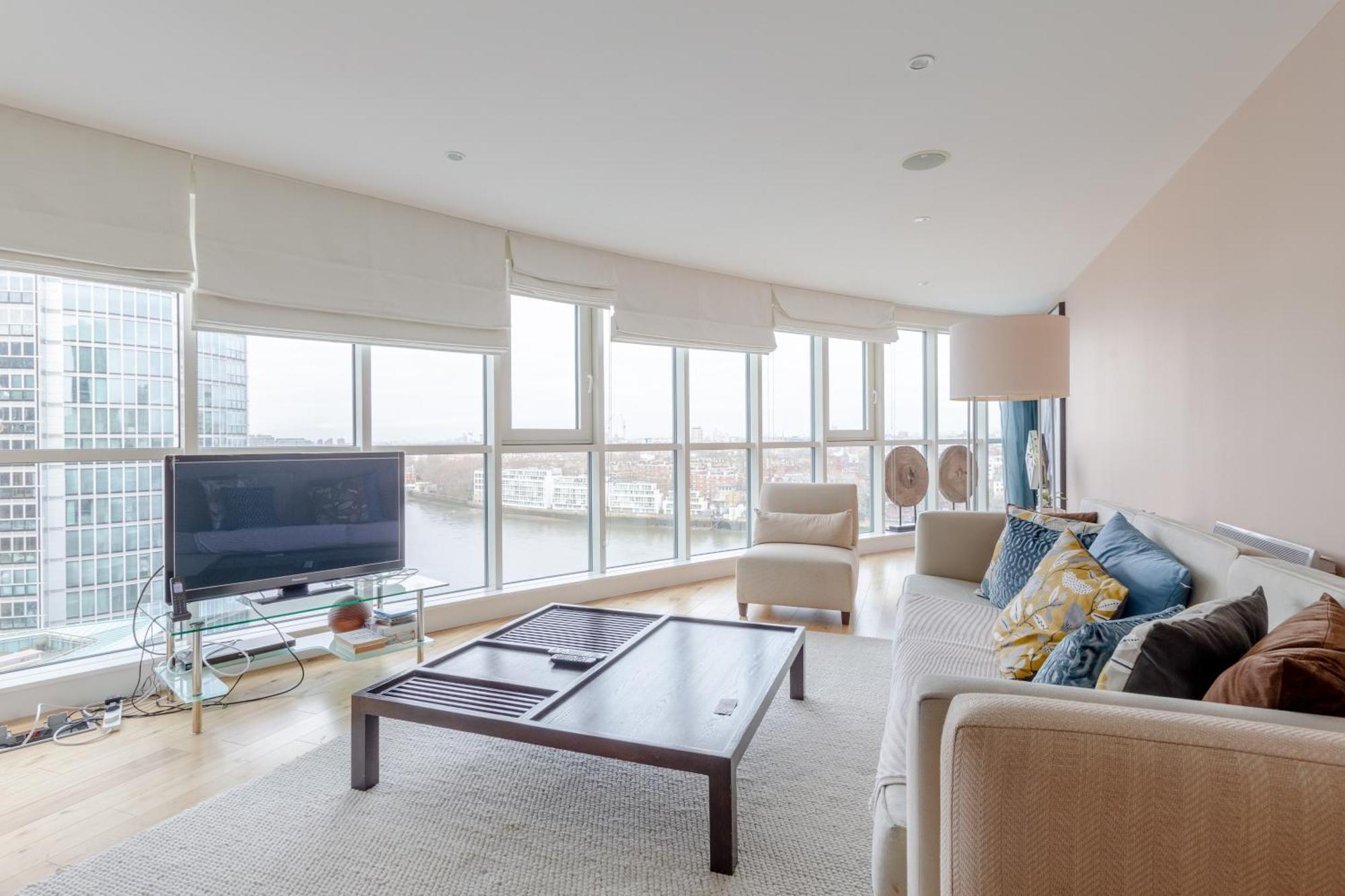 Gorgeous 3 Bedroom Flat In Vauxhall With Views *