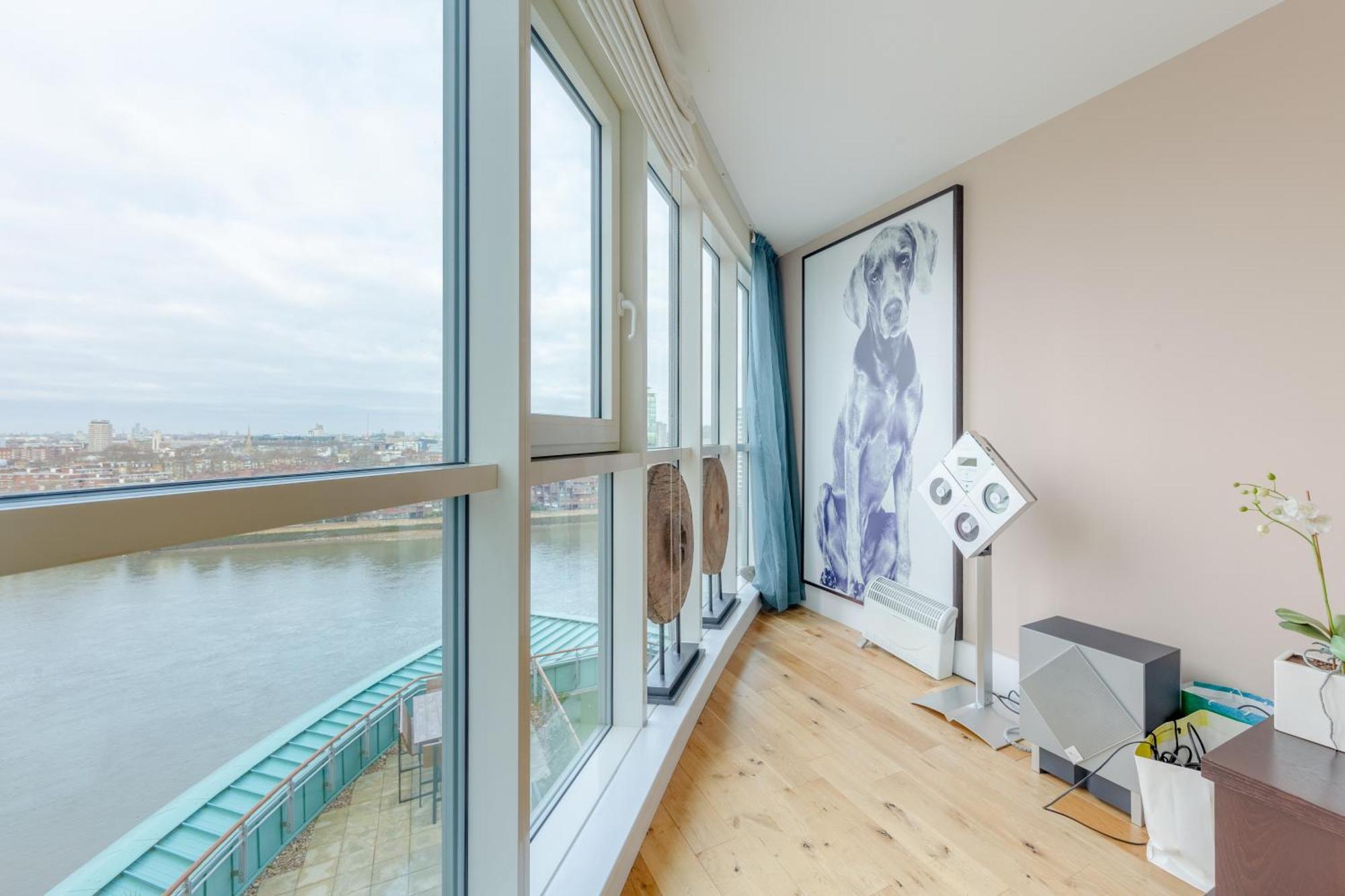 Gorgeous 3 Bedroom Flat In Vauxhall With Views London