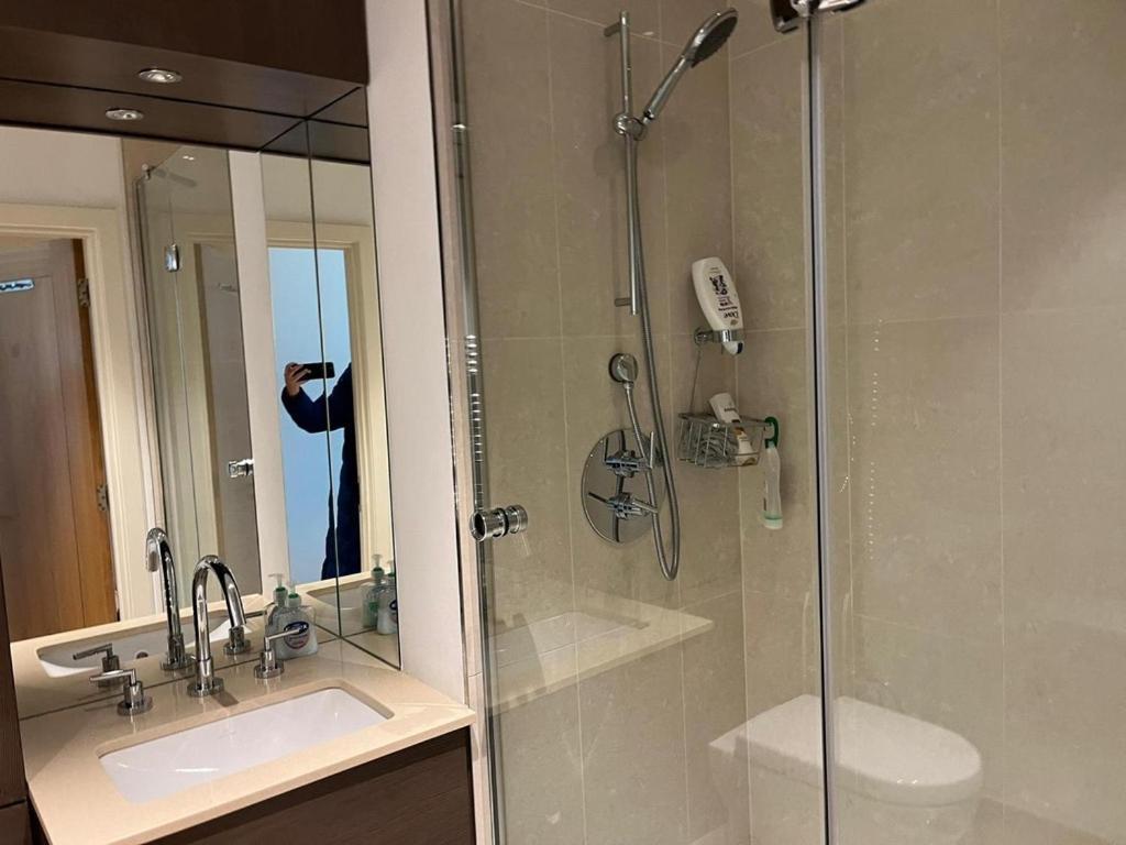 Gorgeous 3 Bedroom Flat In Vauxhall With Views
