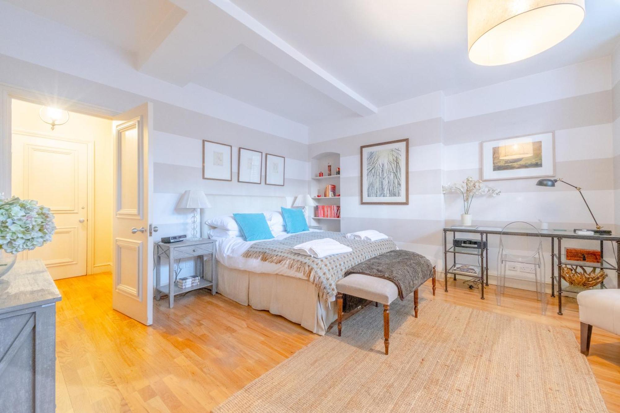 Quaint And Flat - Chelsea