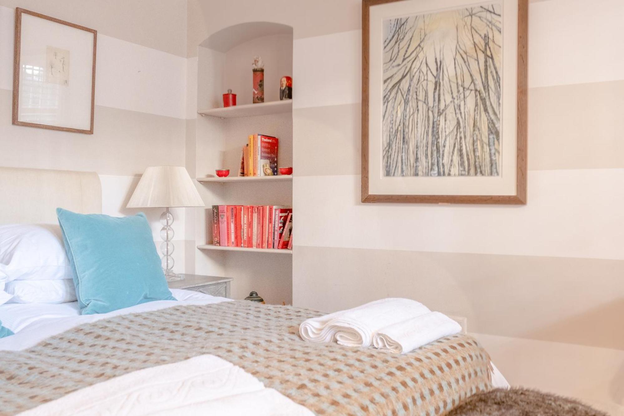 Quaint And Flat - Chelsea *