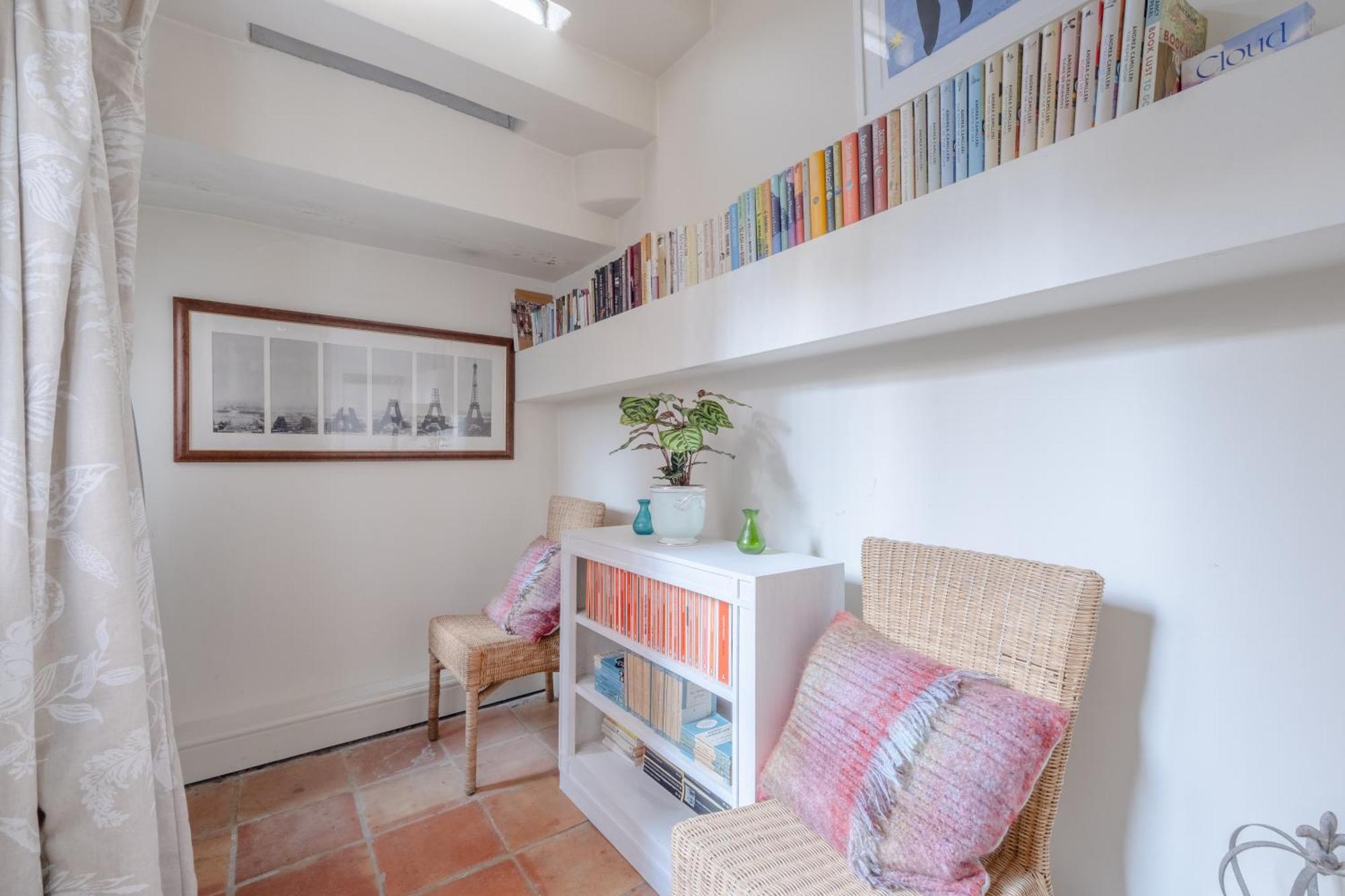 Quaint And Flat - Chelsea