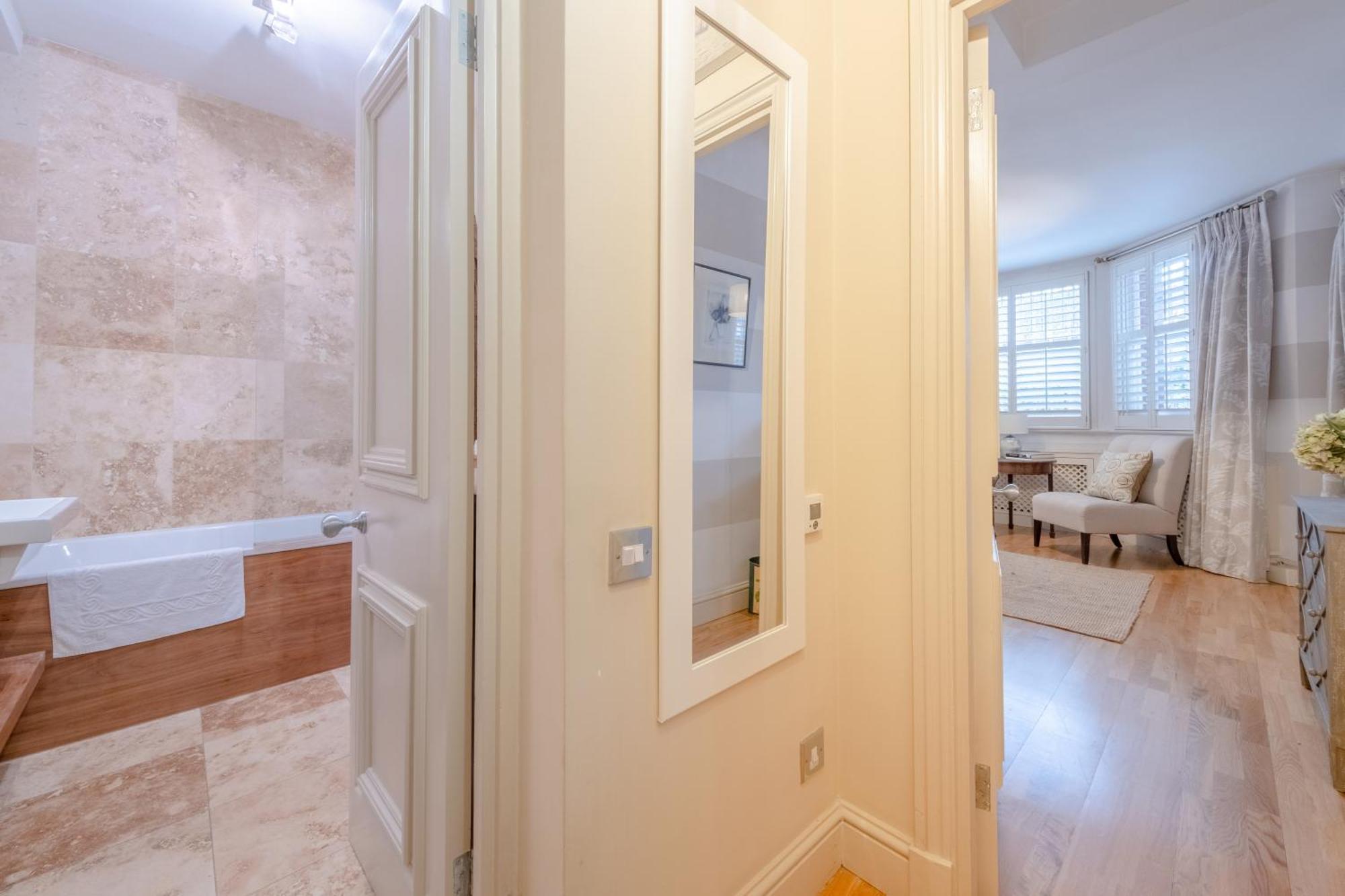 Quaint And Flat - Chelsea Appartement Londen