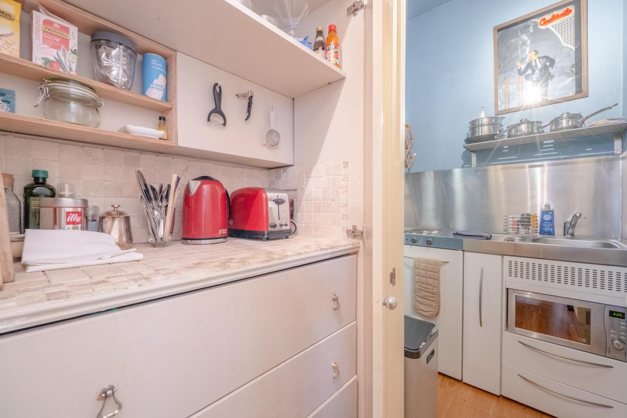 Quaint And Flat - Chelsea