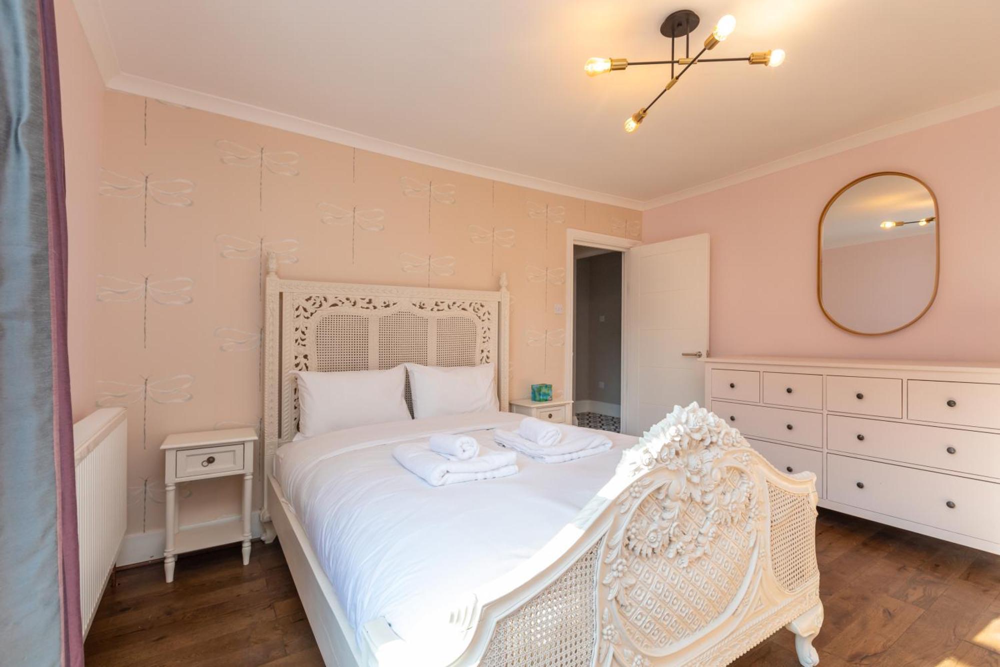 Spacious & Pristine 2bd Flat - Balham Apartment London