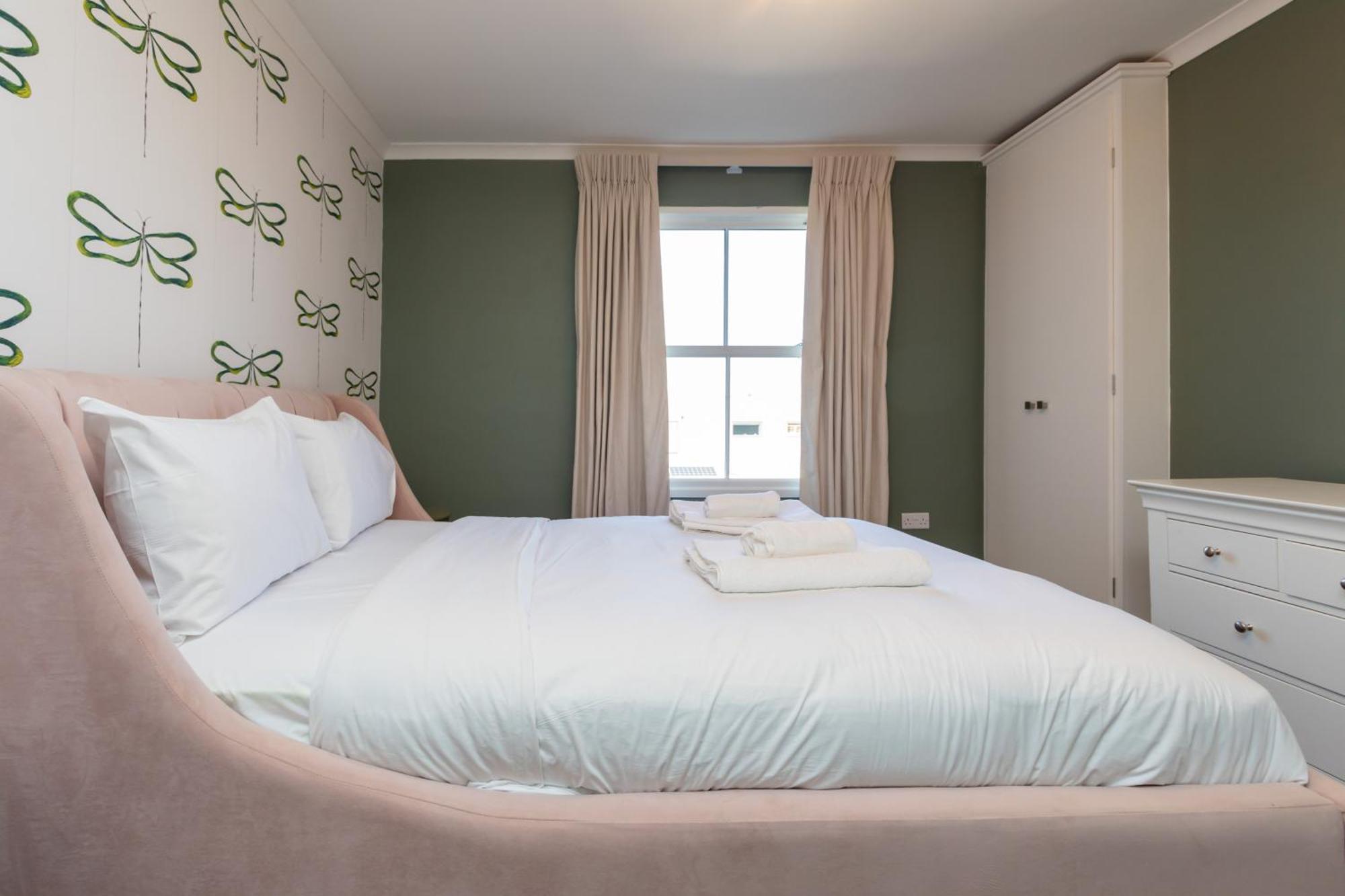 Spacious & Pristine 2bd Flat - Balham Apartment