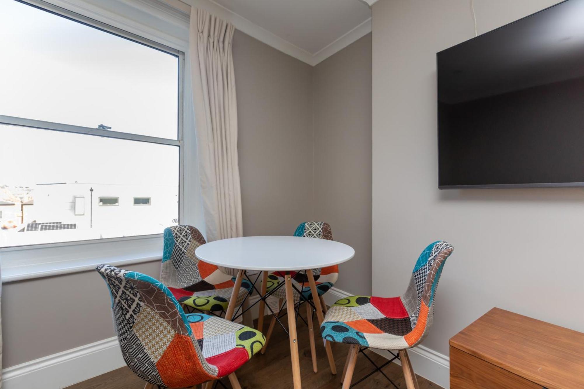 Spacious & Pristine 2bd Flat - Balham Apartment