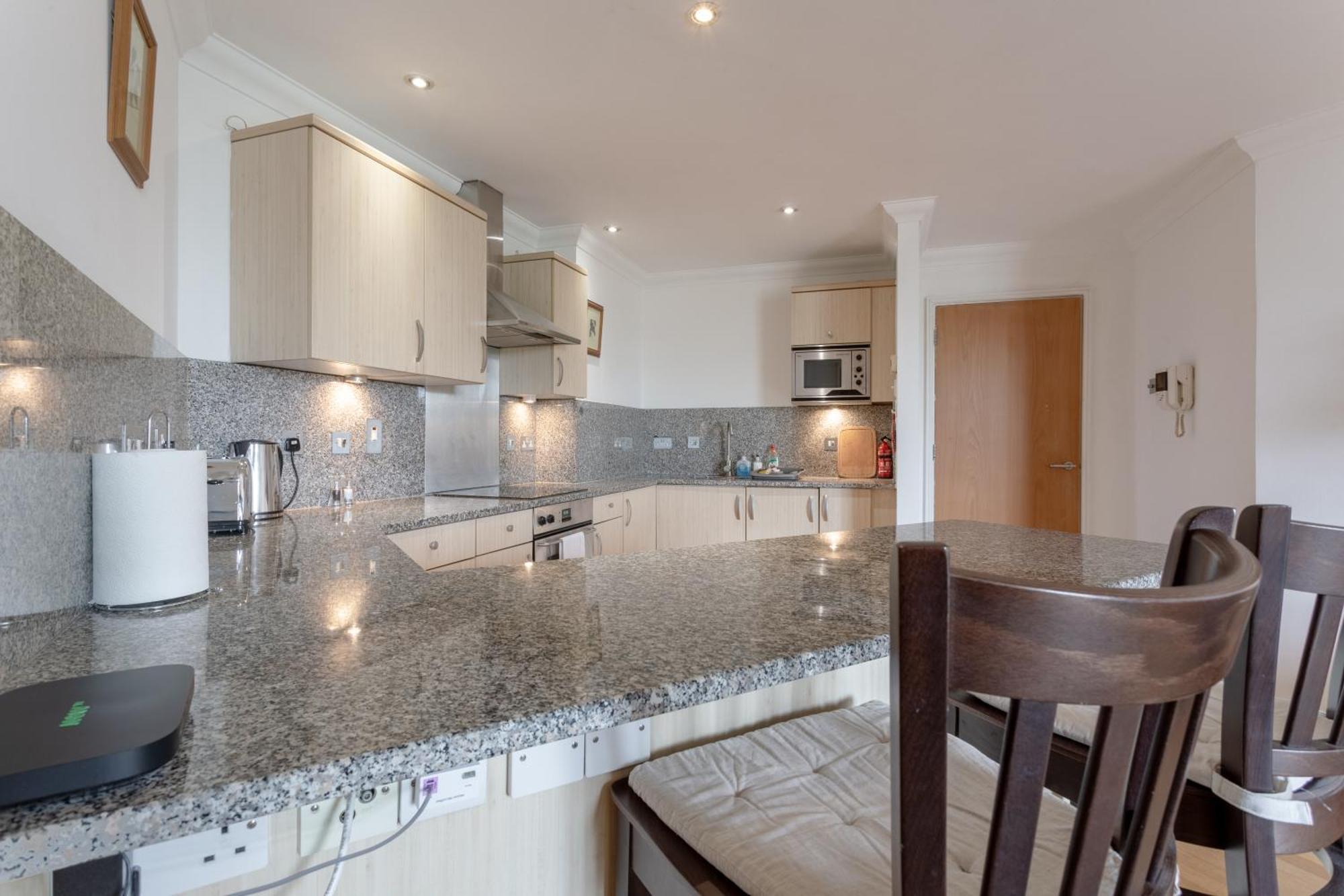 Large & 2bd Flat - Tower Hill * London