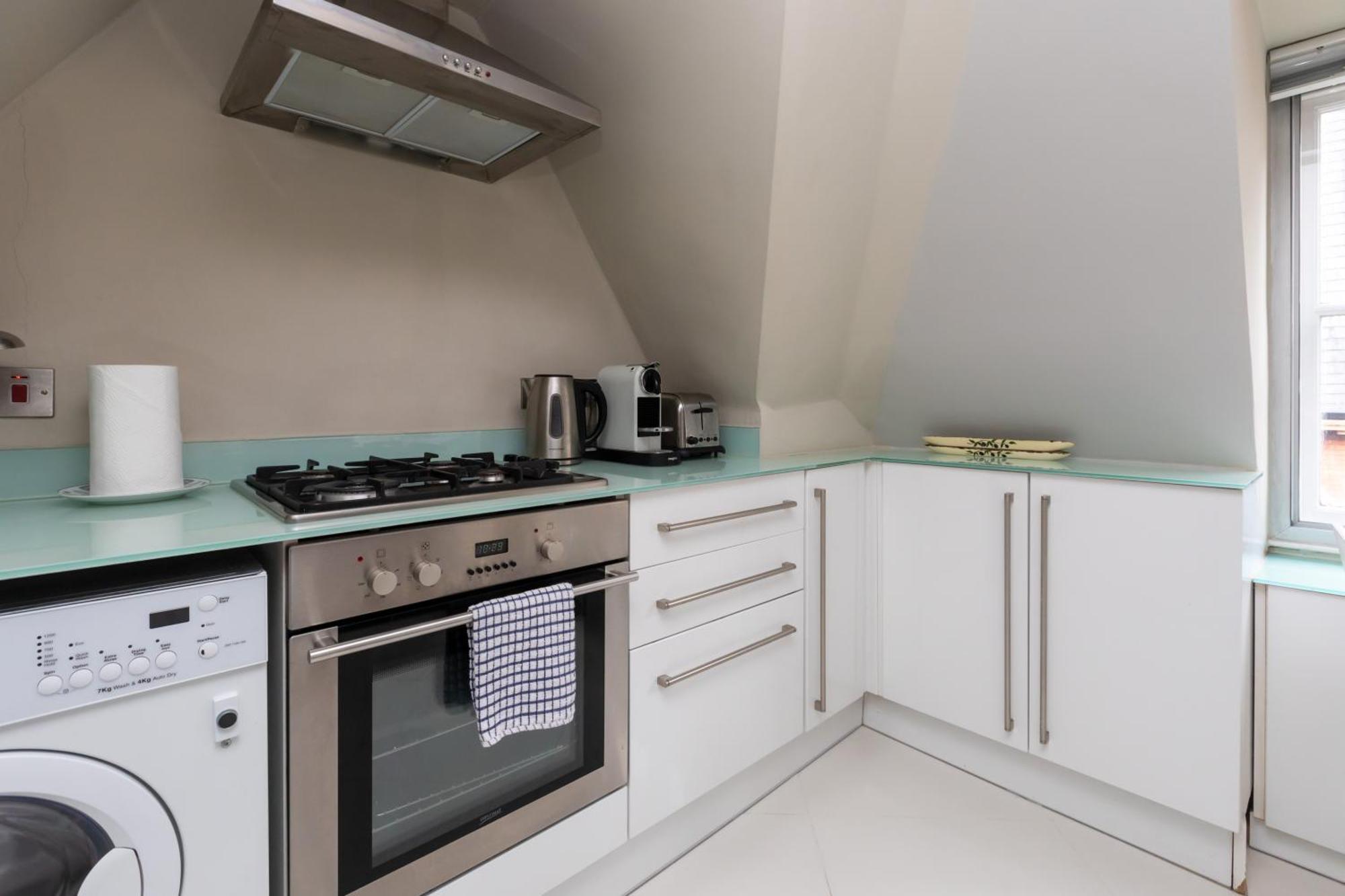 Modern Floor 2bd Flat - Kensington
