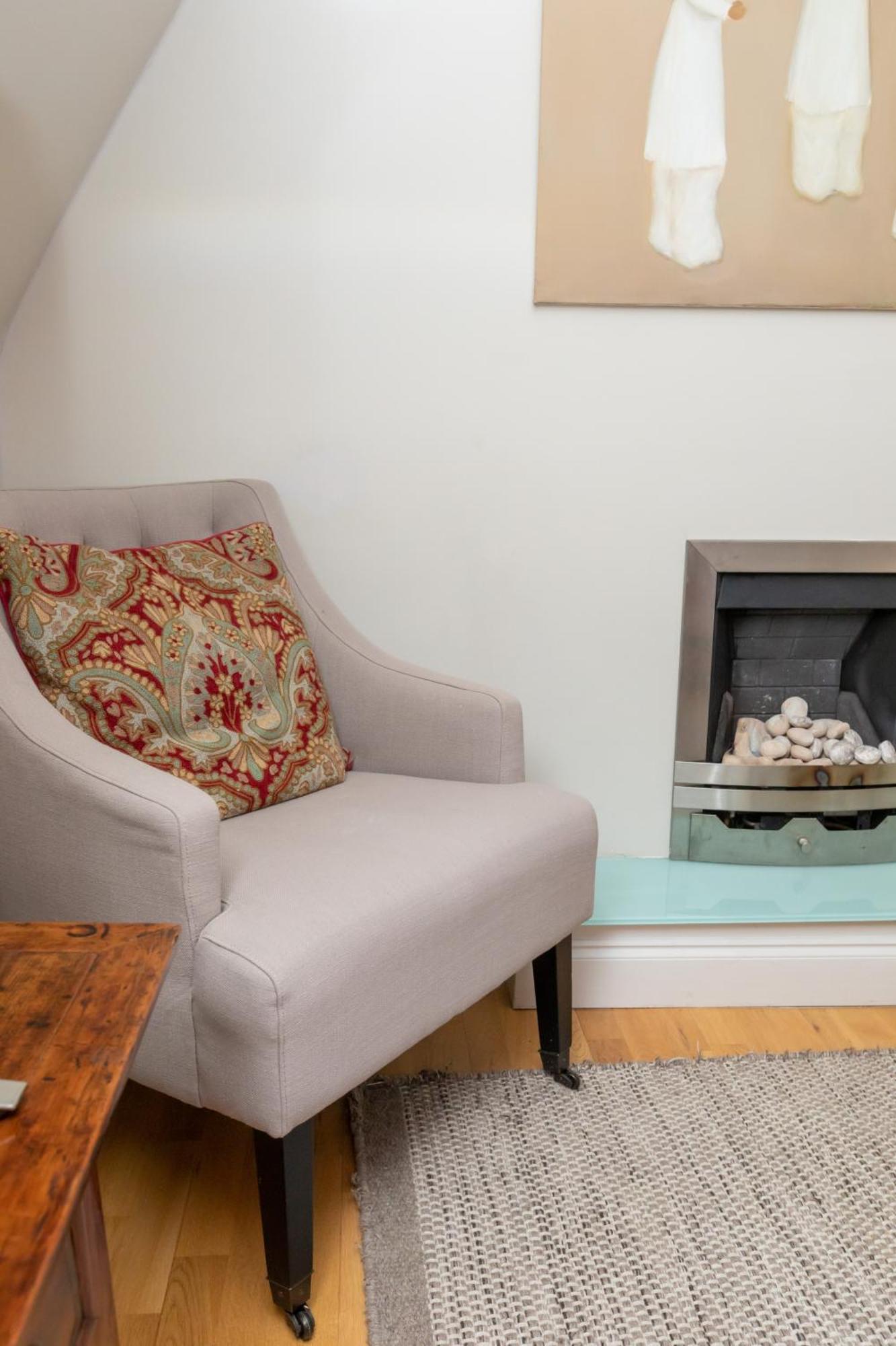 Modern Floor 2bd Flat - Kensington Apartment London