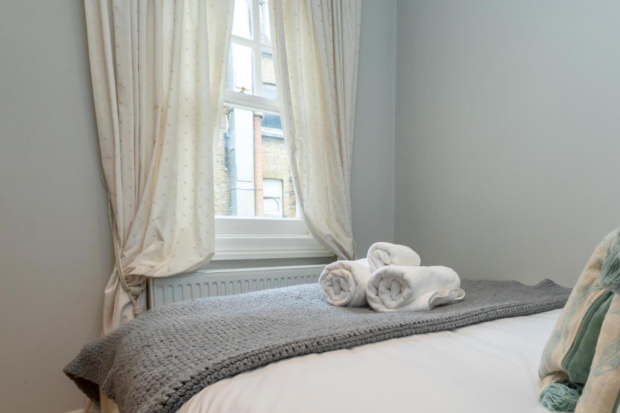 Modern Floor 2bd Flat - Kensington London