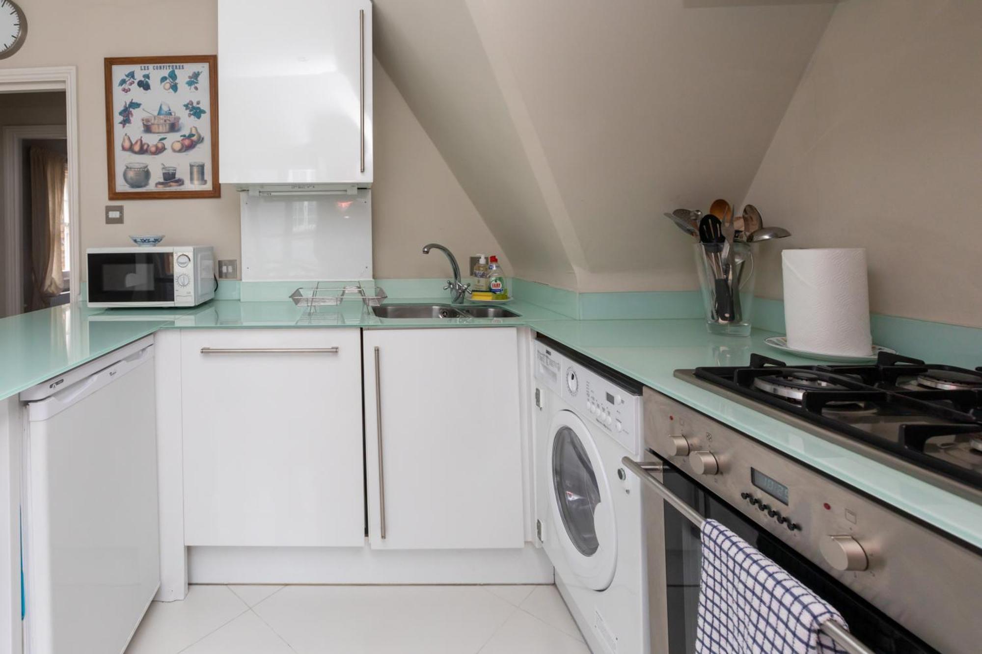 Modern Floor 2bd Flat - Kensington