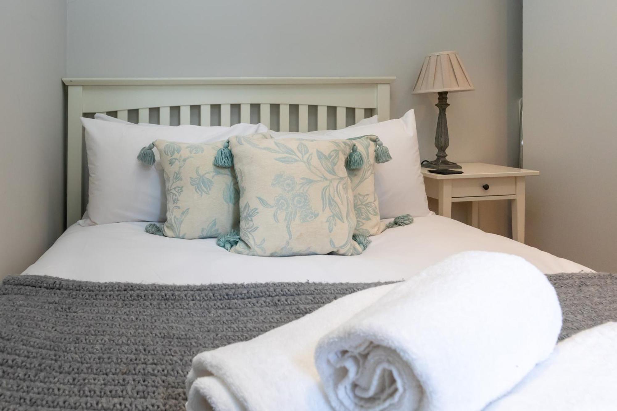Modern Floor 2bd Flat - Kensington Apartment *