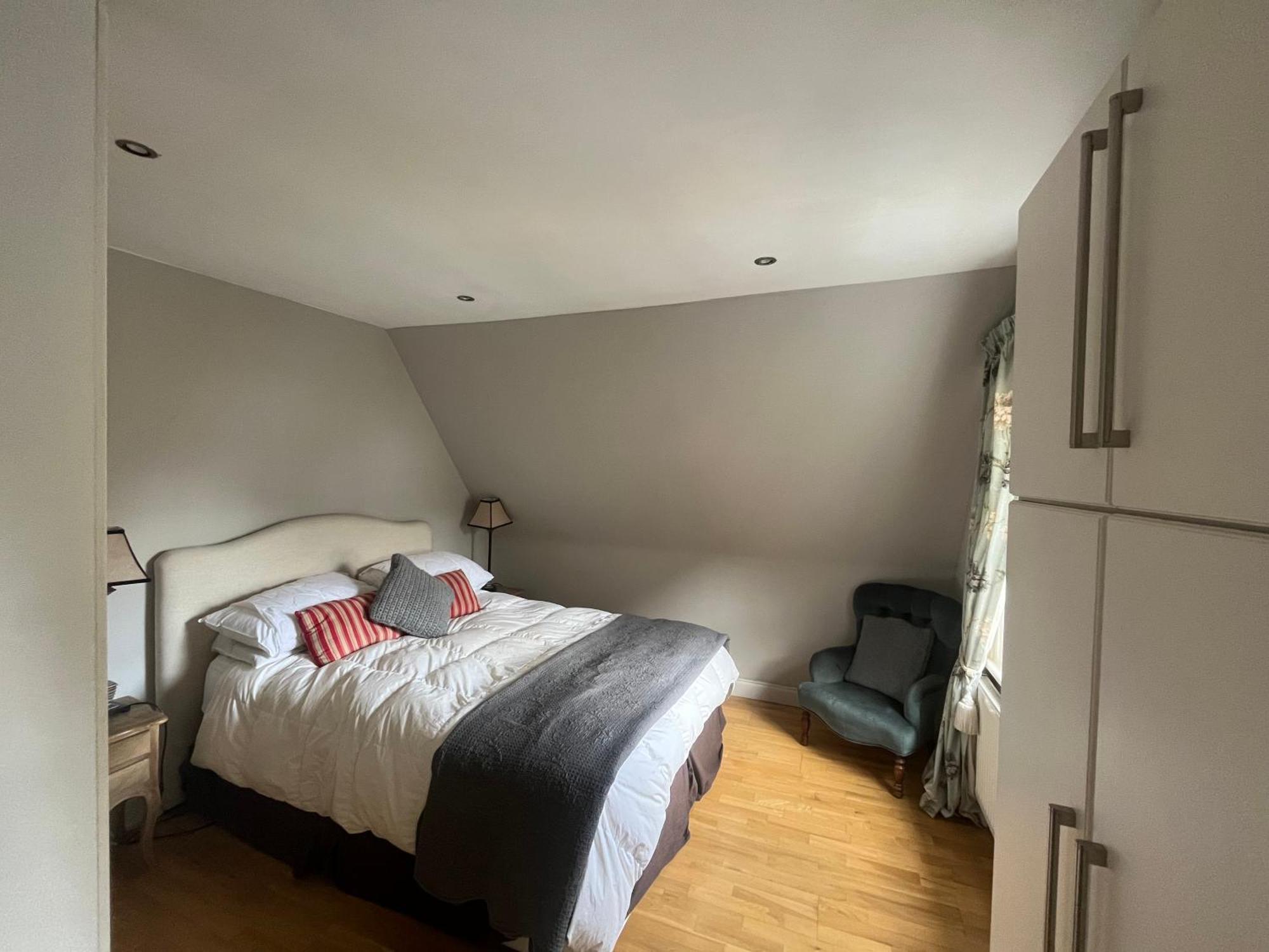 Modern Floor 2bd Flat - Kensington