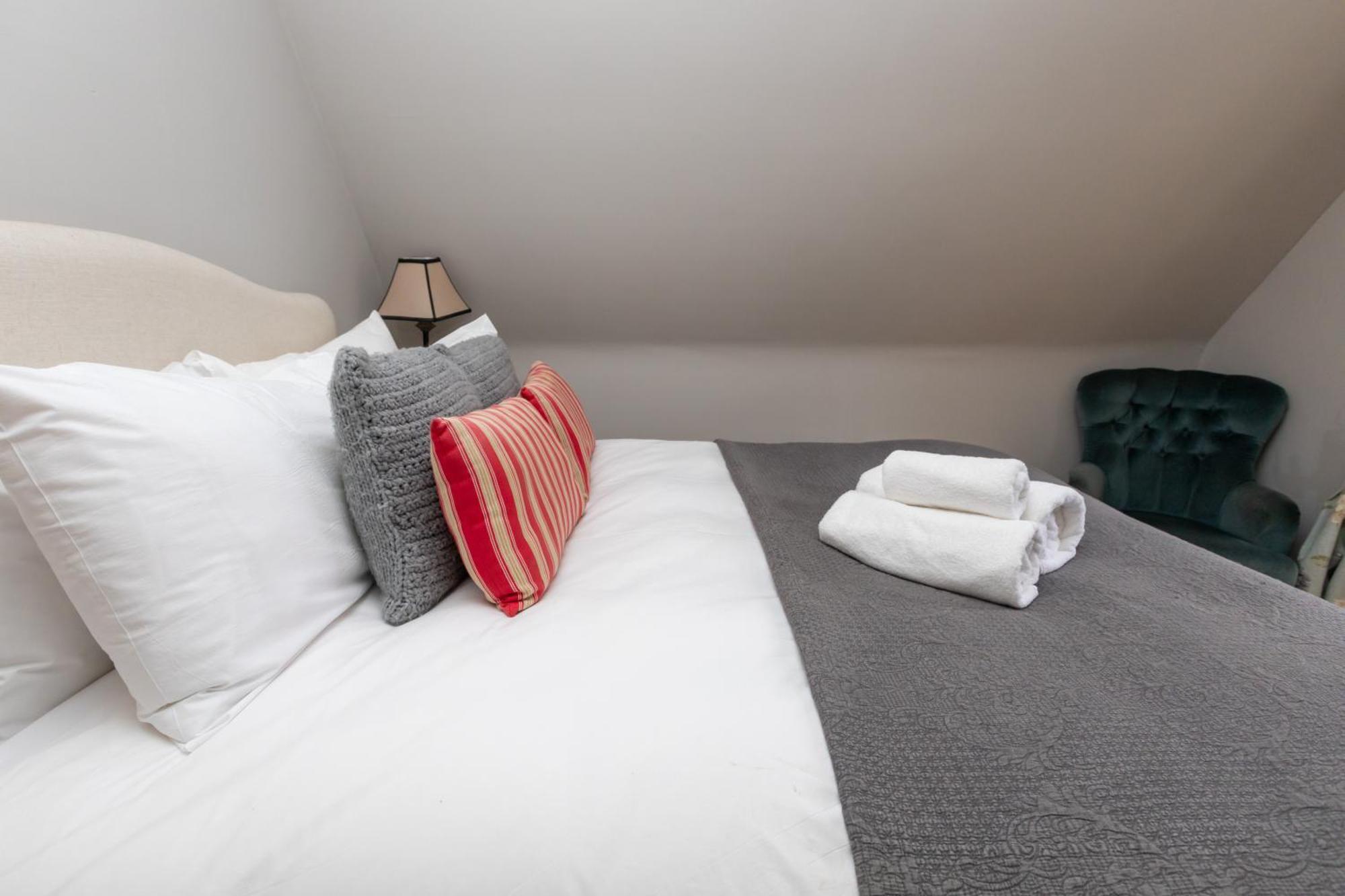 Modern Floor 2bd Flat - Kensington Apartment *