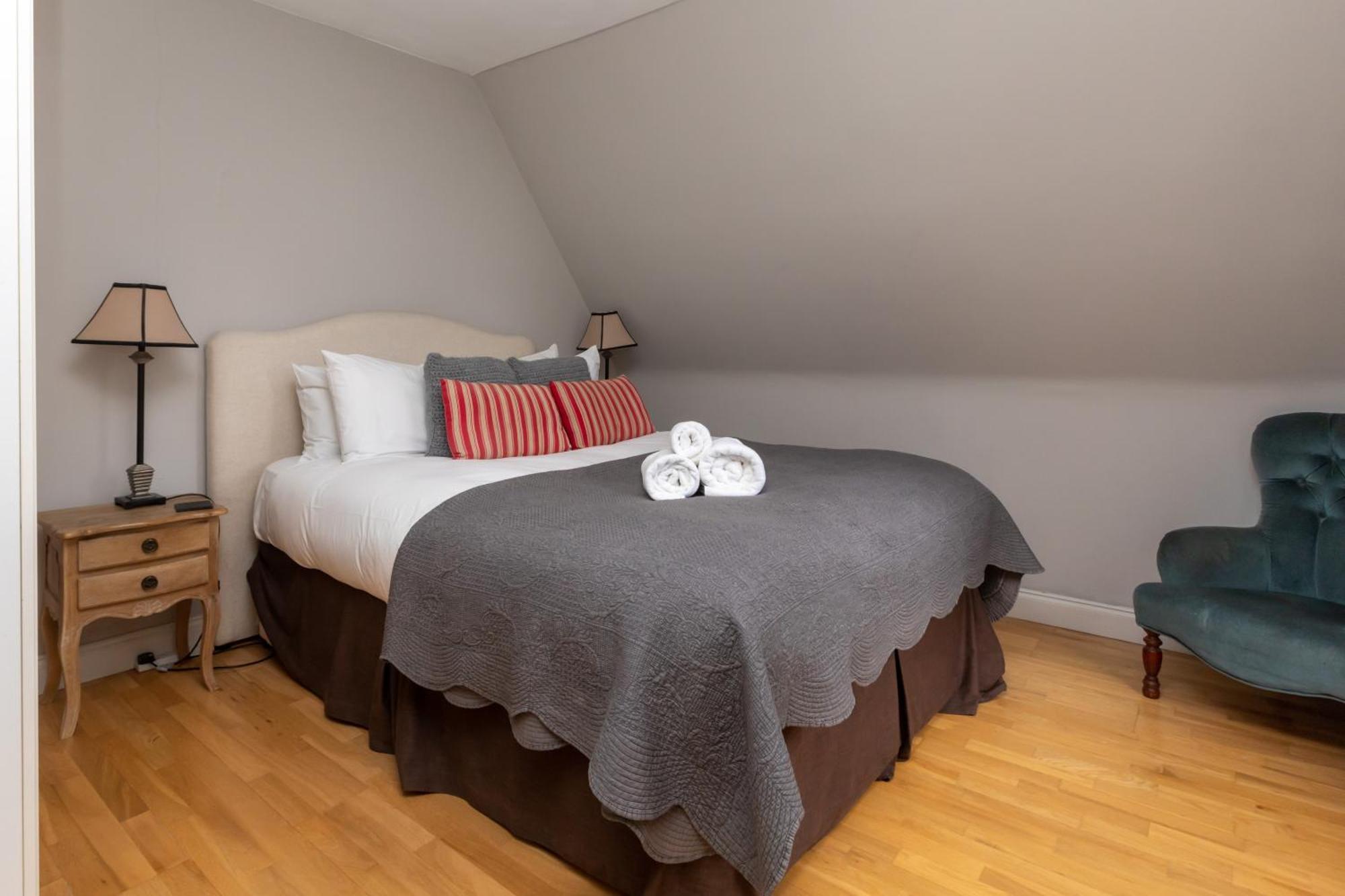 Modern Floor 2bd Flat - Kensington Apartment London