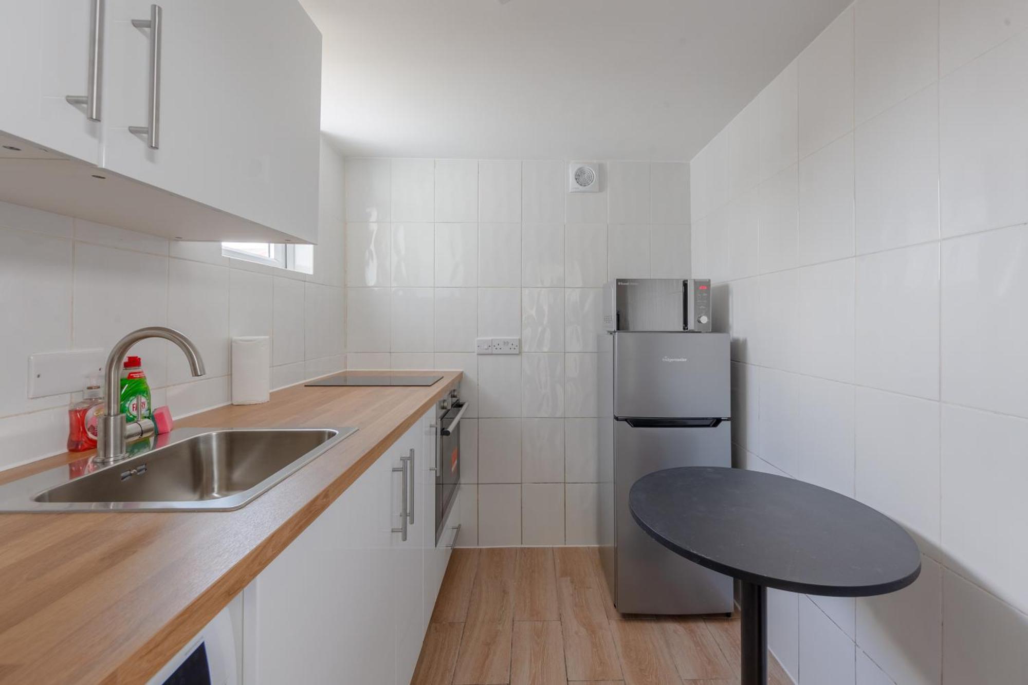 Apartment 1bd Flat With Patio - 5 Min To Airport *