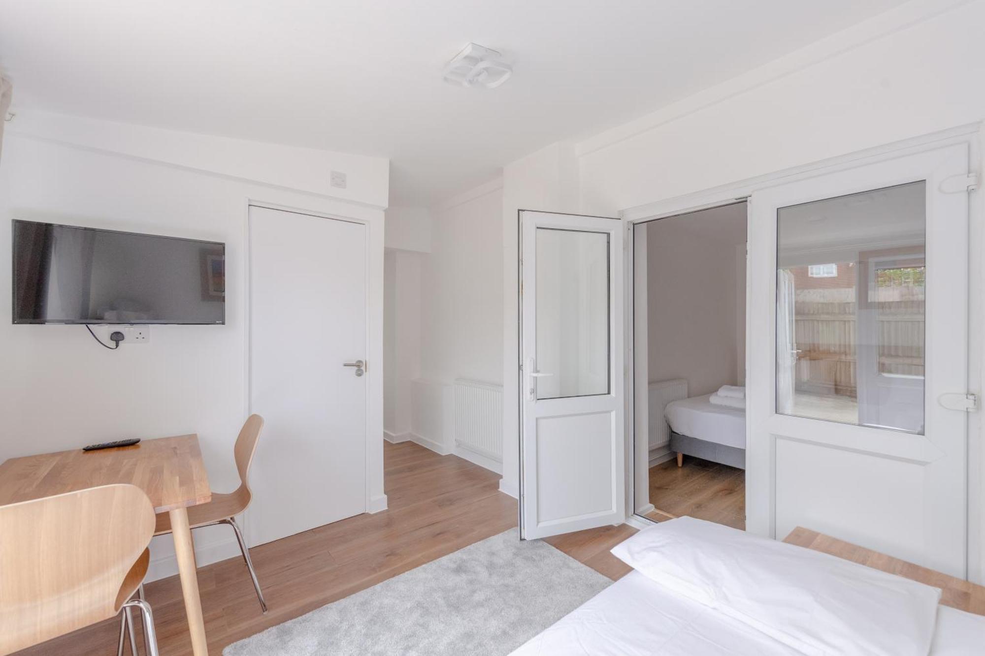 Apartment 1bd Flat With Patio - 5 Min To Airport London