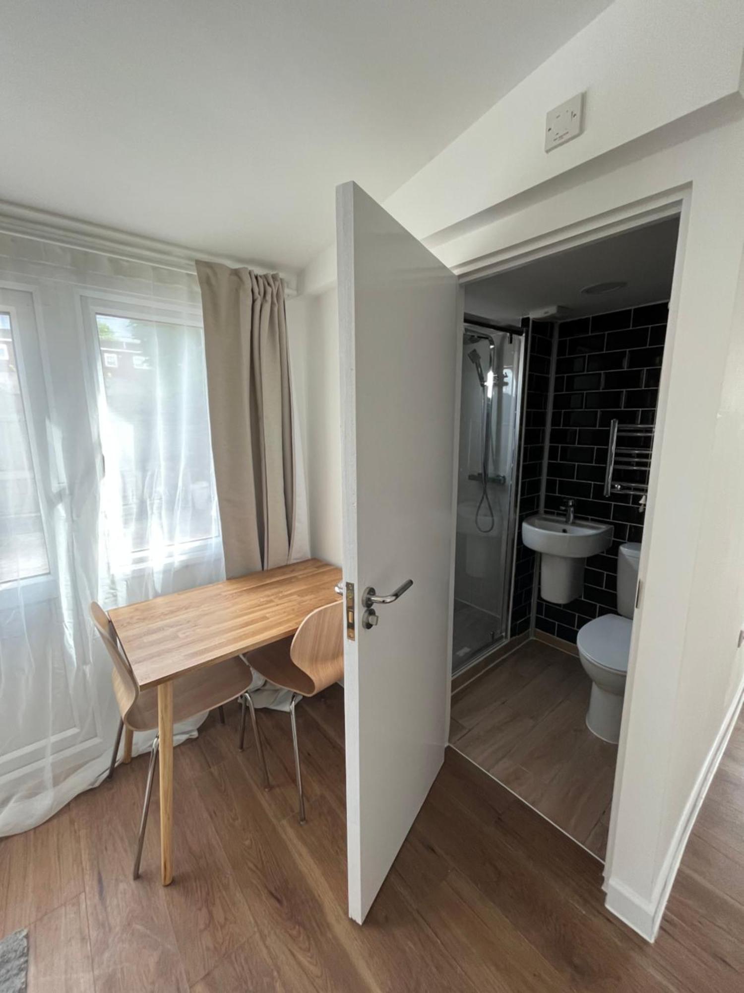 1bd Flat With Patio - 5 Min To Airport *