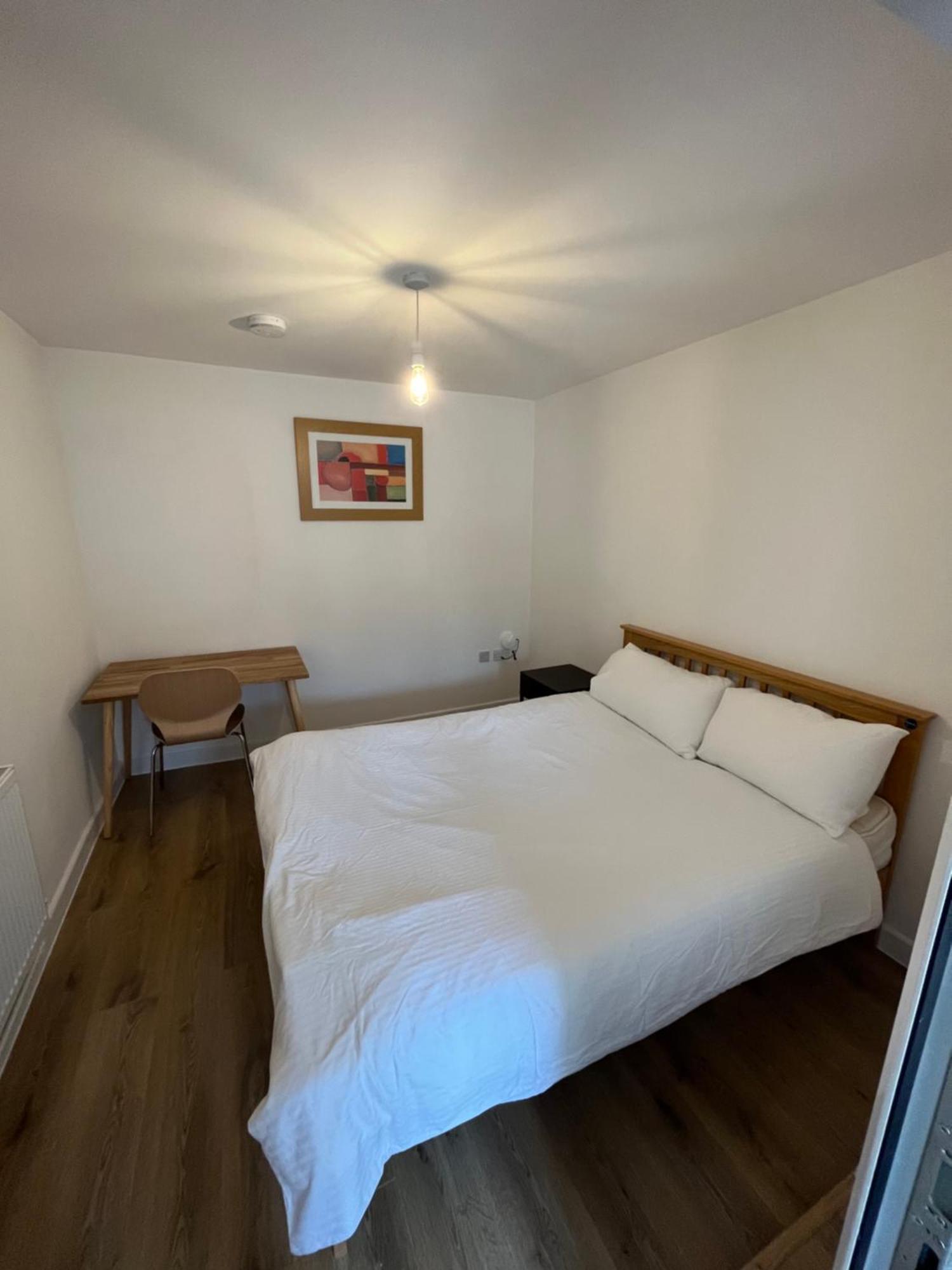 Apartment 1bd Flat With Patio - 5 Min To Airport *