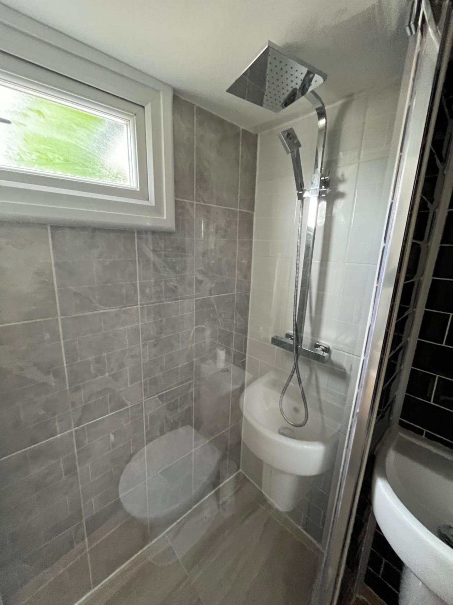 1bd Flat With Patio - 5 Min To Airport London