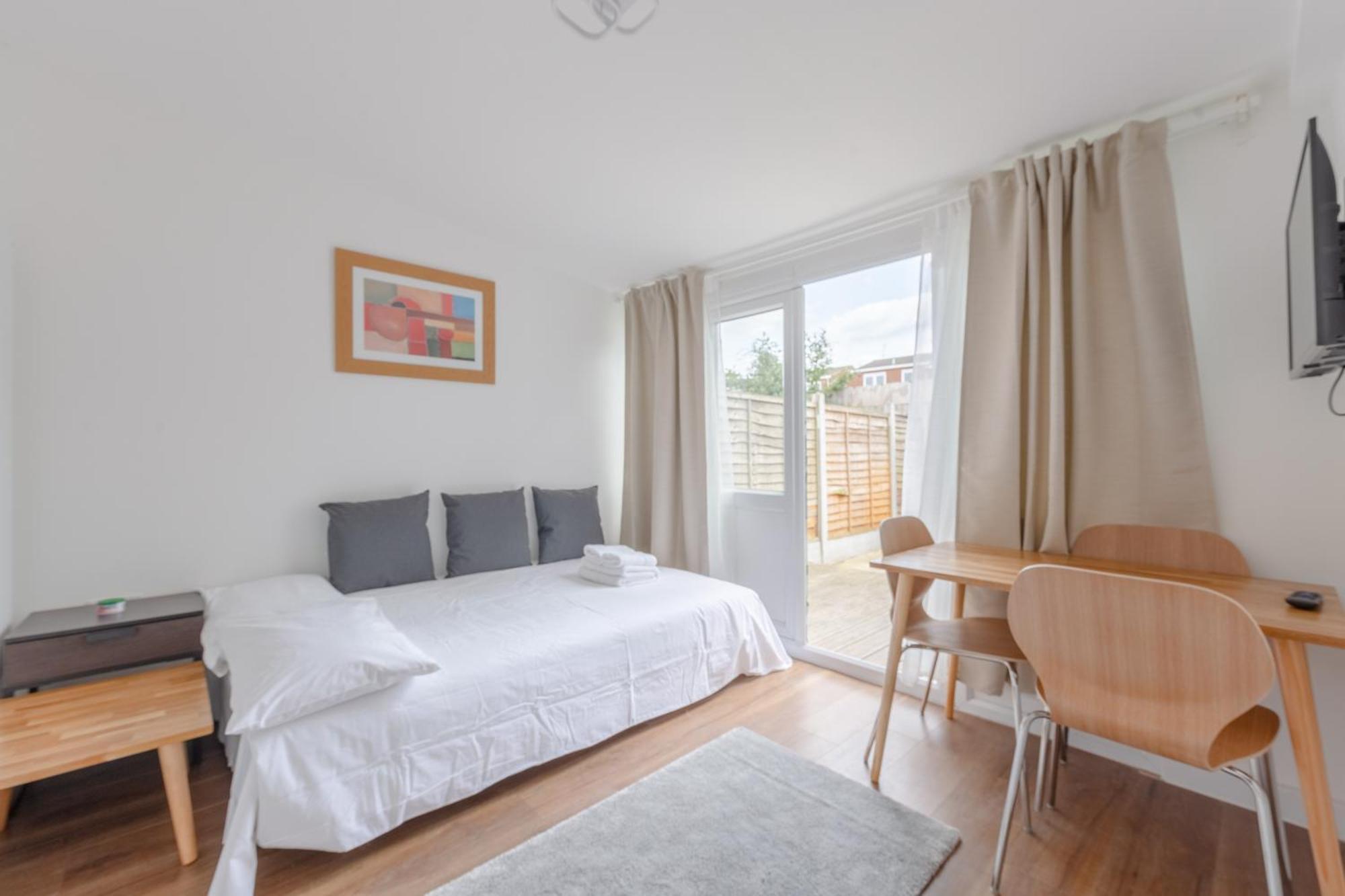 1bd Flat With Patio - 5 Min To Airport