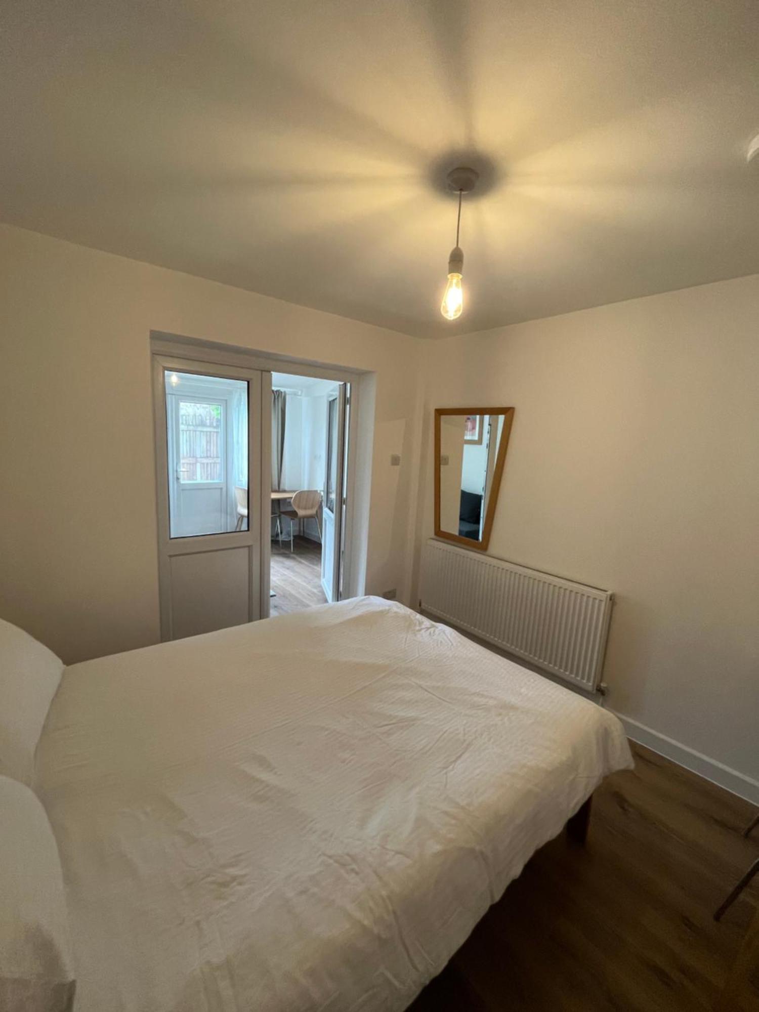 1bd Flat With Patio - 5 Min To Airport *