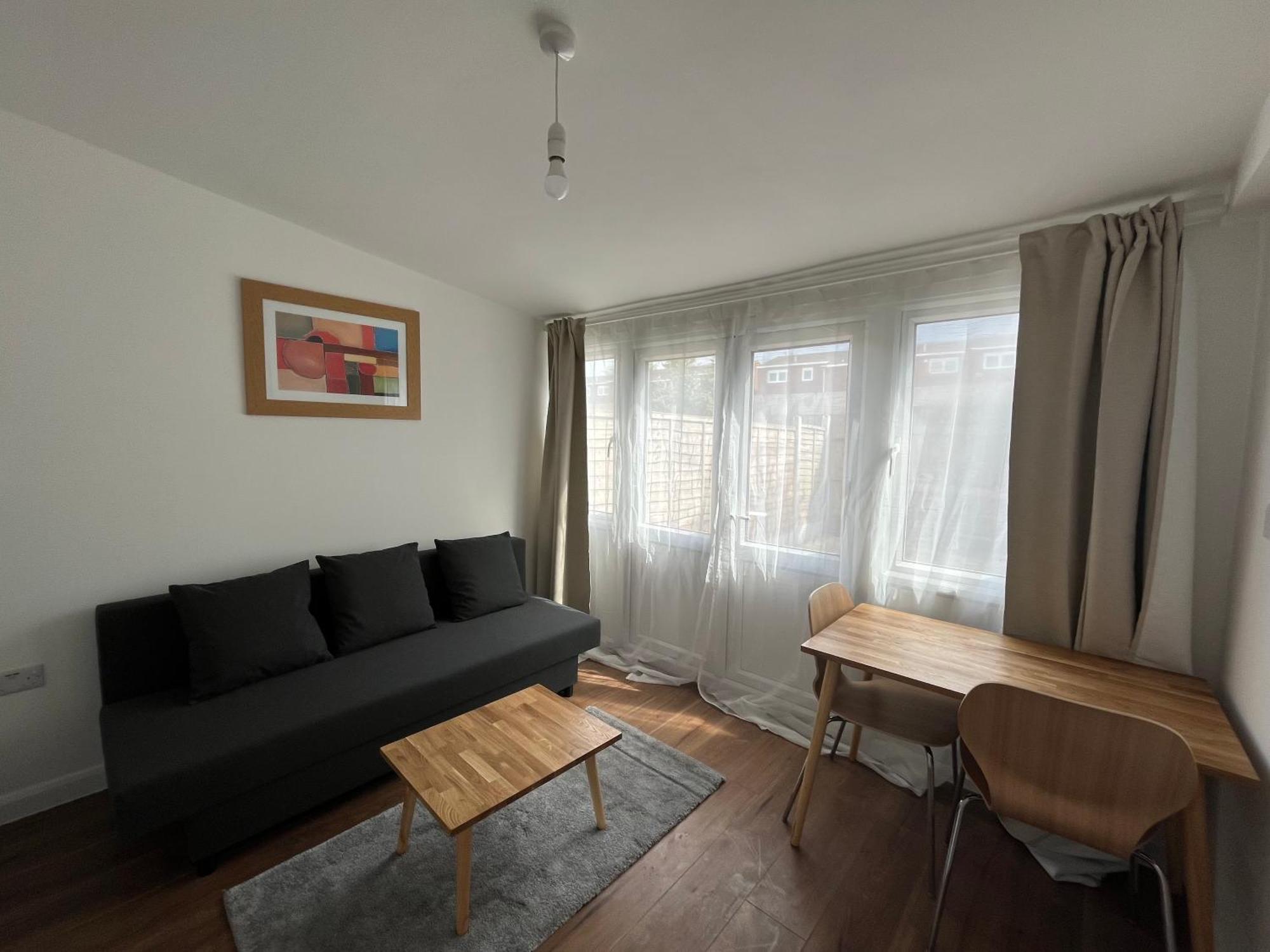 1bd Flat With Patio - 5 Min To Airport London
