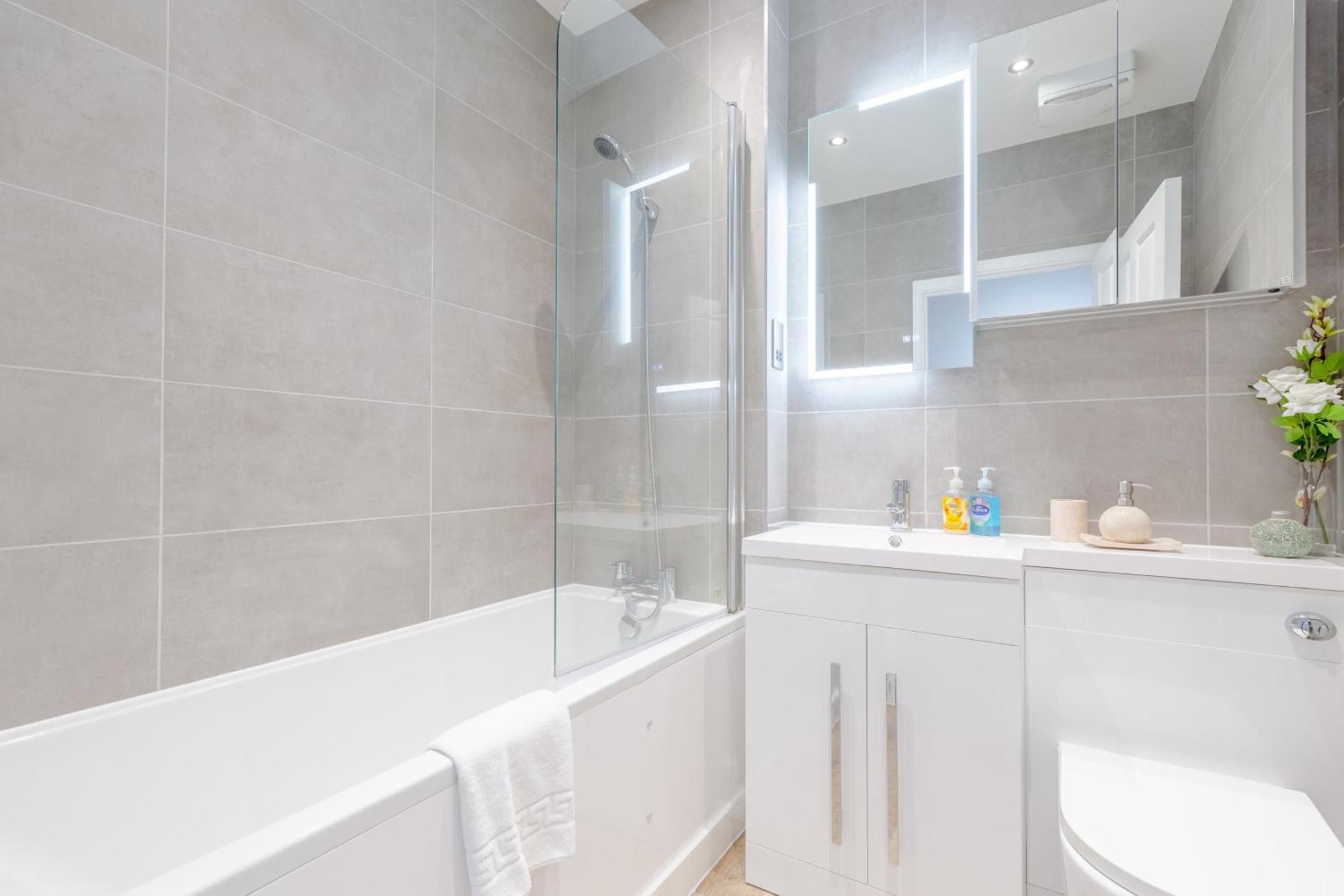 Inviting & Spacious 3bd Flat - Shadwell *