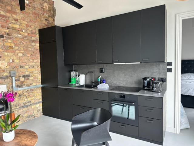 Sleek & 1bd Flat - Battersea Park Apartment