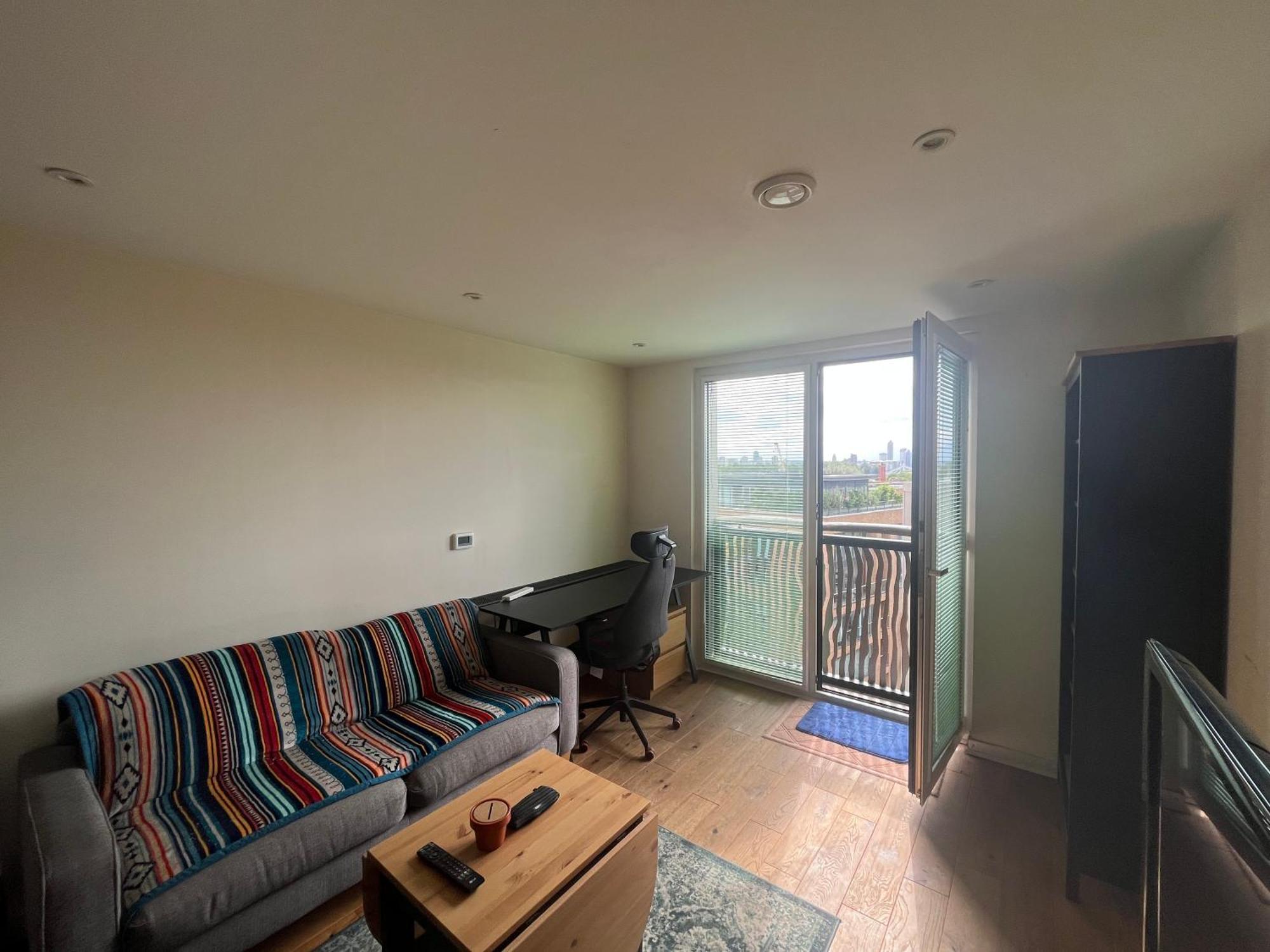Modern 1bd Flat - 5 Min Walk To Battersea Park! *