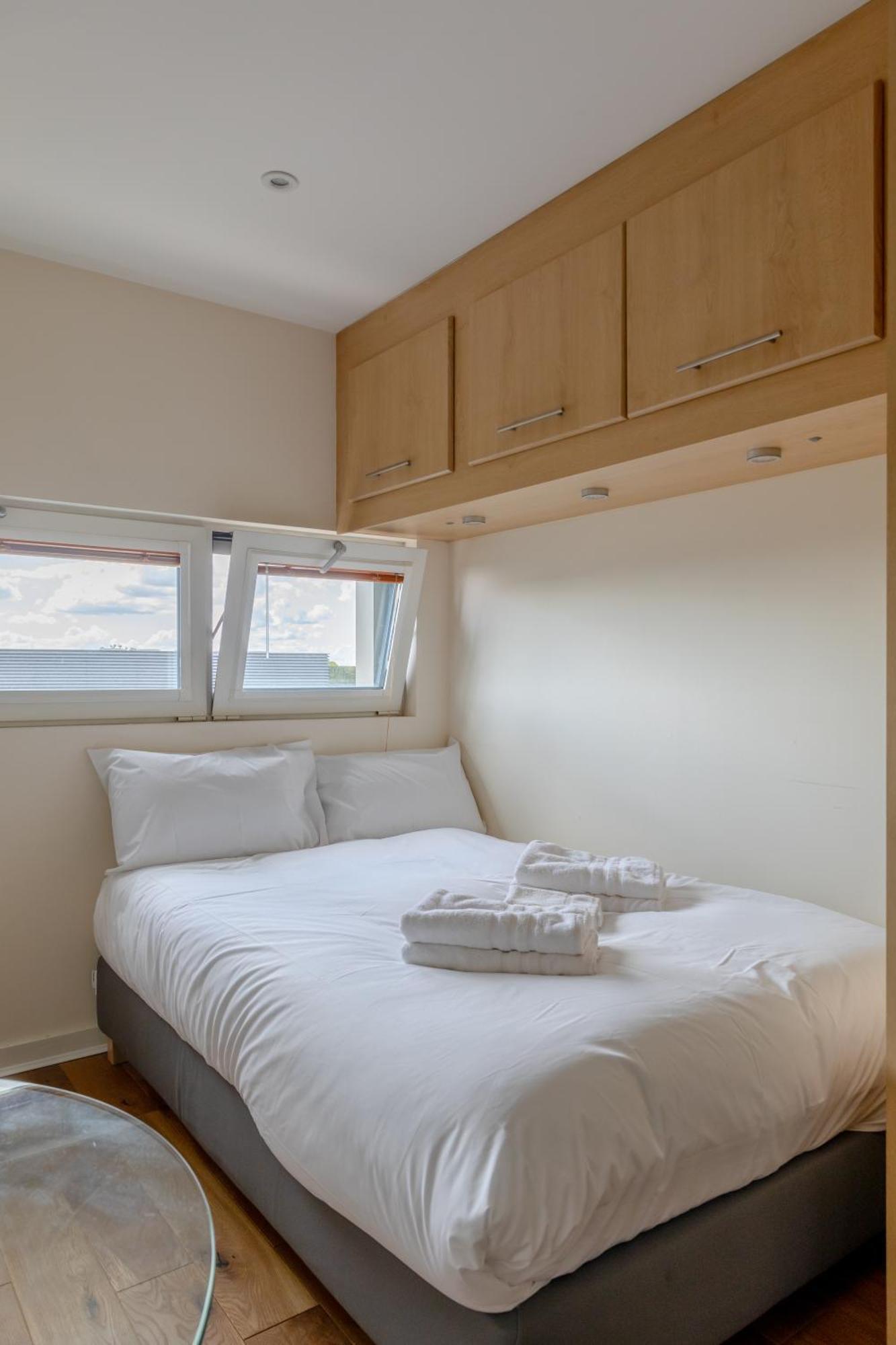 Modern 1bd Flat - 5 Min Walk To Battersea Park! *