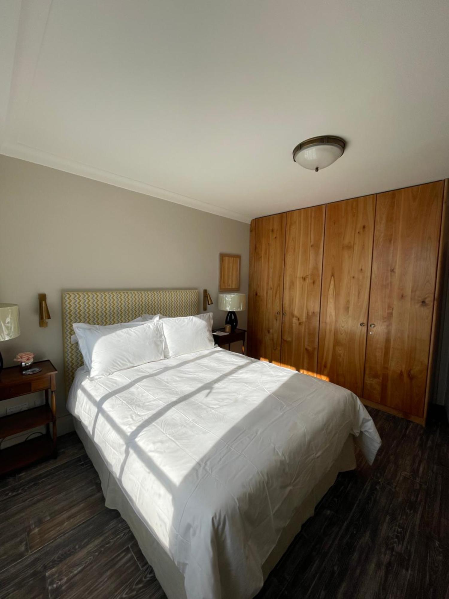 Beautifully Decorated 1bd Oasis - Earl's Court! Appartement Londen