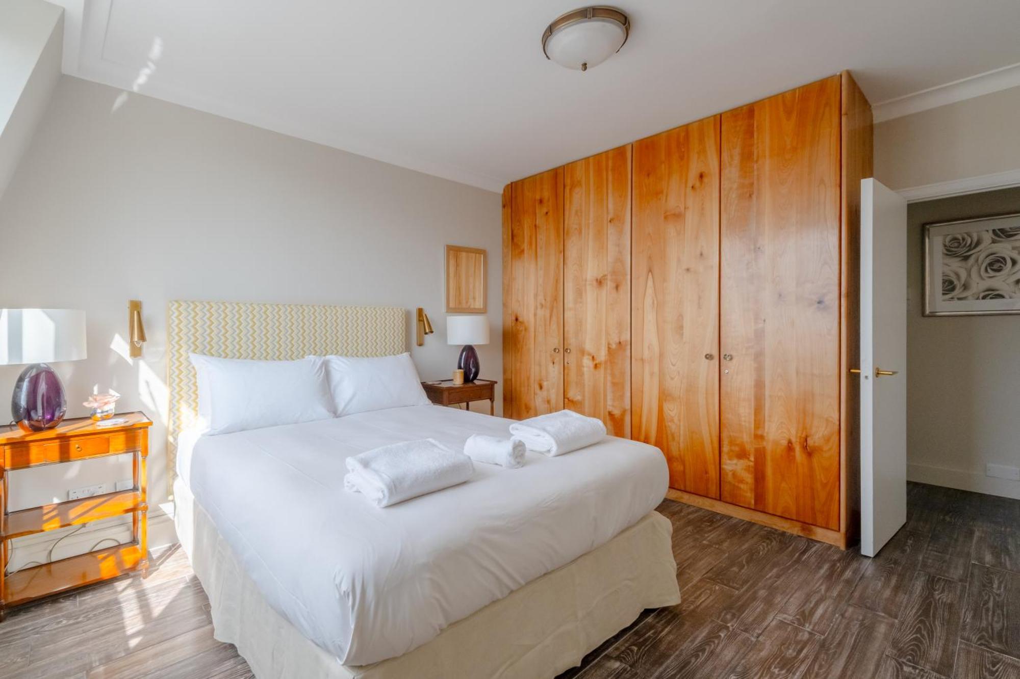 Beautifully Decorated 1bd Oasis - Earl's Court! Londen