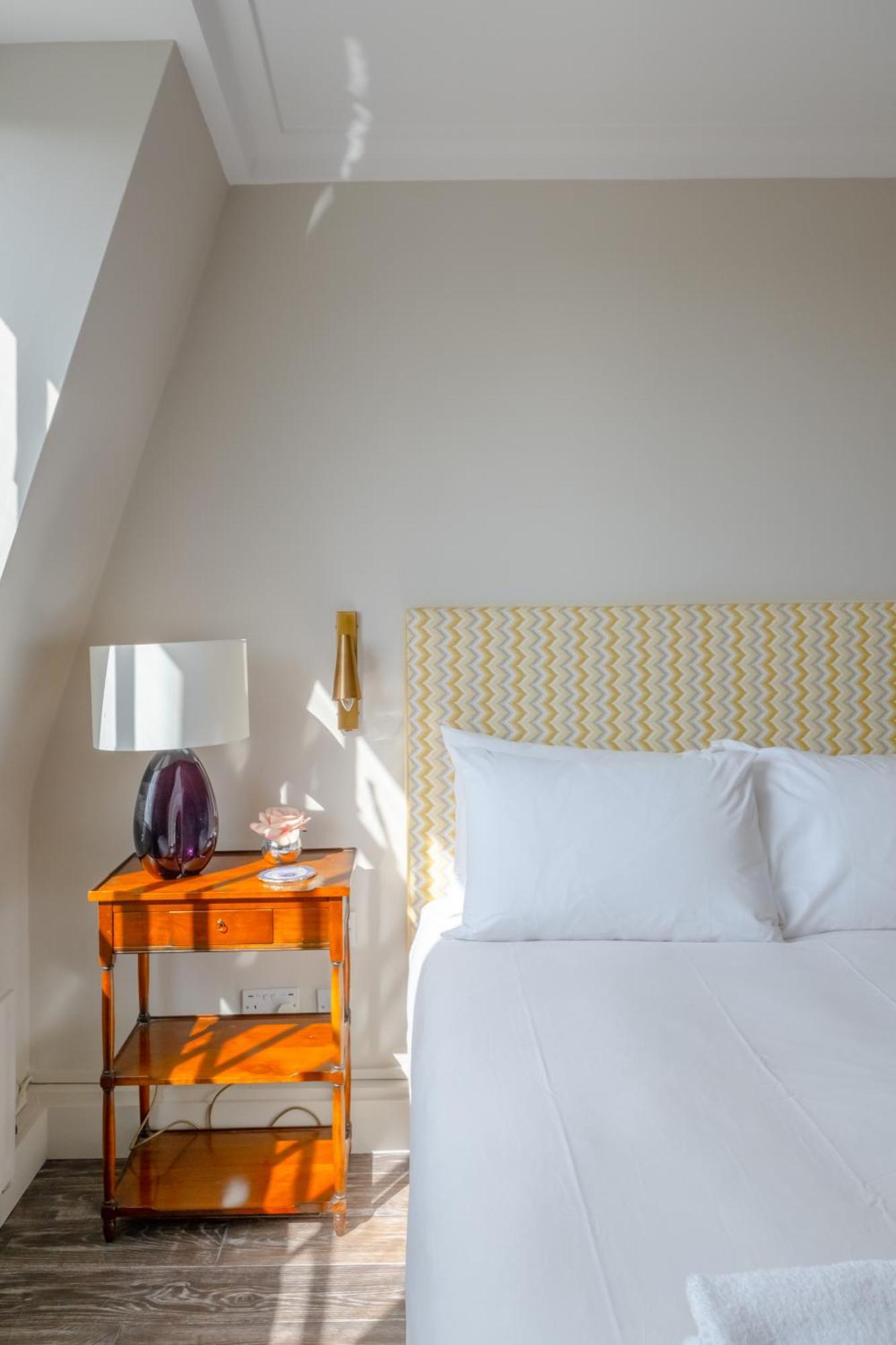 Beautifully Decorated 1bd Oasis - Earl's Court! Londen