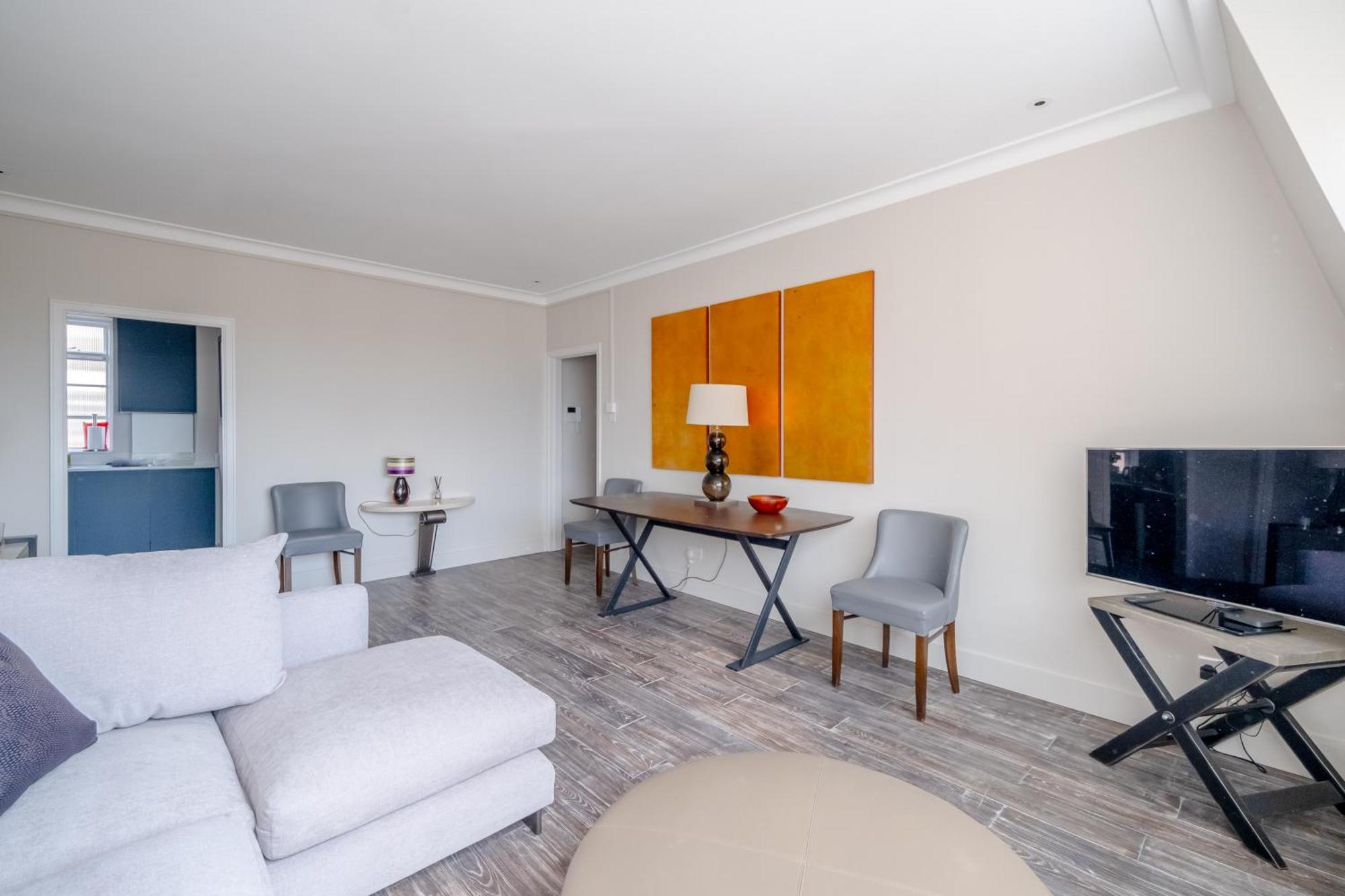 Beautifully Decorated 1bd Oasis - Earl's Court! * Londen