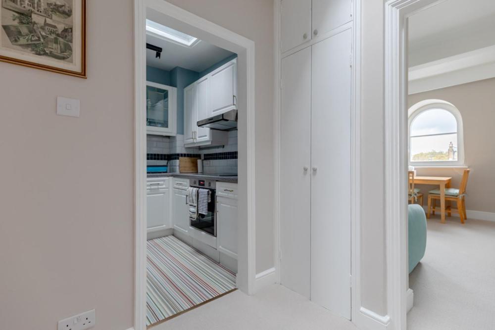 Quaint & Cosy 1 Bedroom Flat - Kensington Olympia! * London