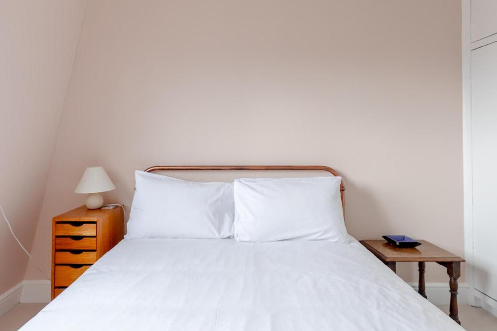 Quaint & Cosy 1 Bedroom Flat - Kensington Olympia!