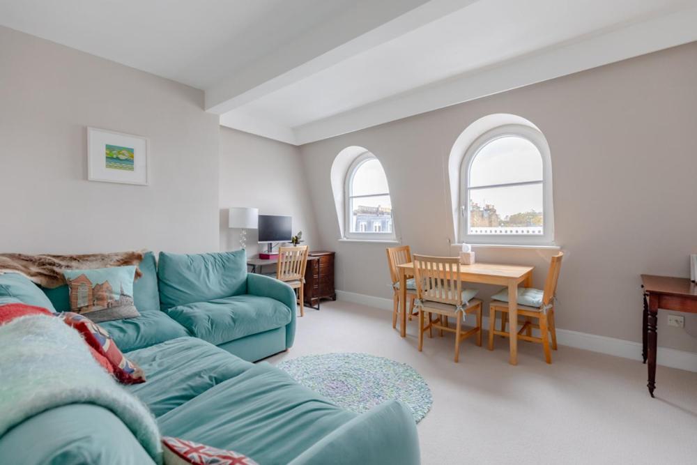 Quaint & Cosy 1 Bedroom Flat - Kensington Olympia! London
