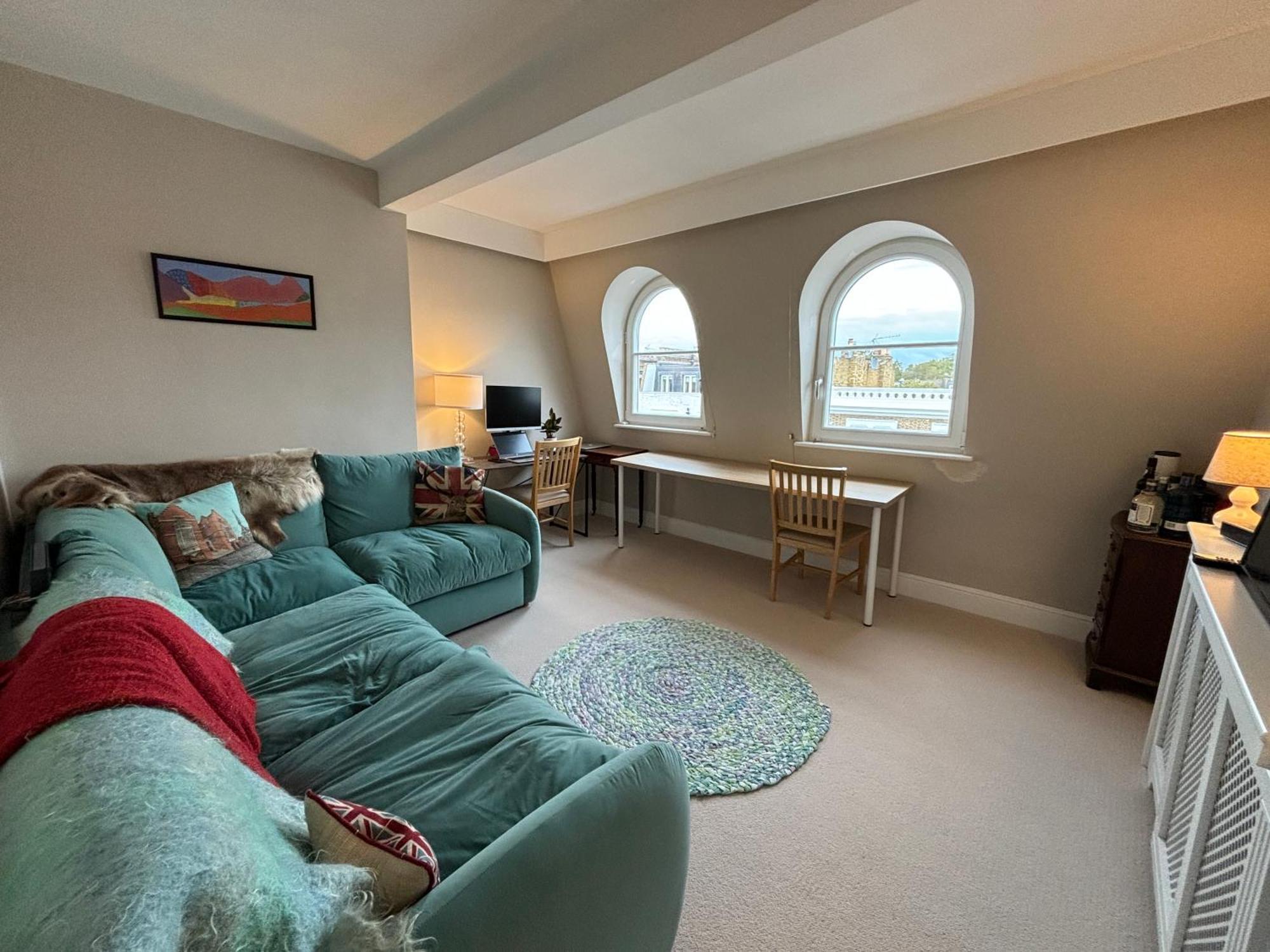 Quaint & Cosy 1 Bedroom Flat - Kensington Olympia! *