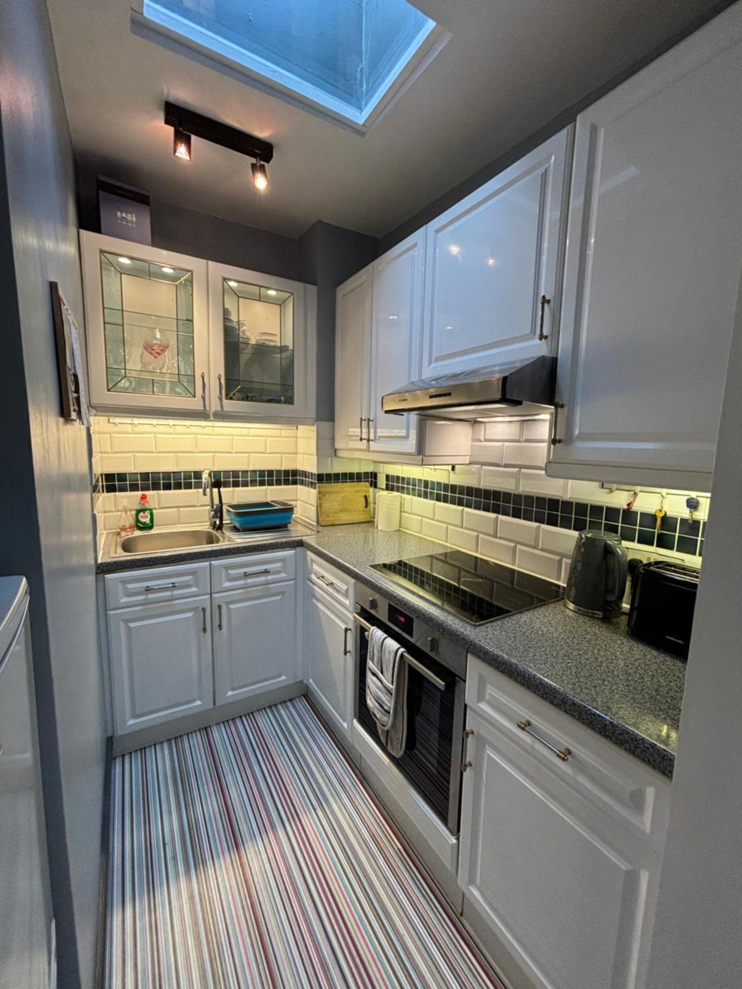 Quaint & Cosy 1 Bedroom Flat - Kensington Olympia! *