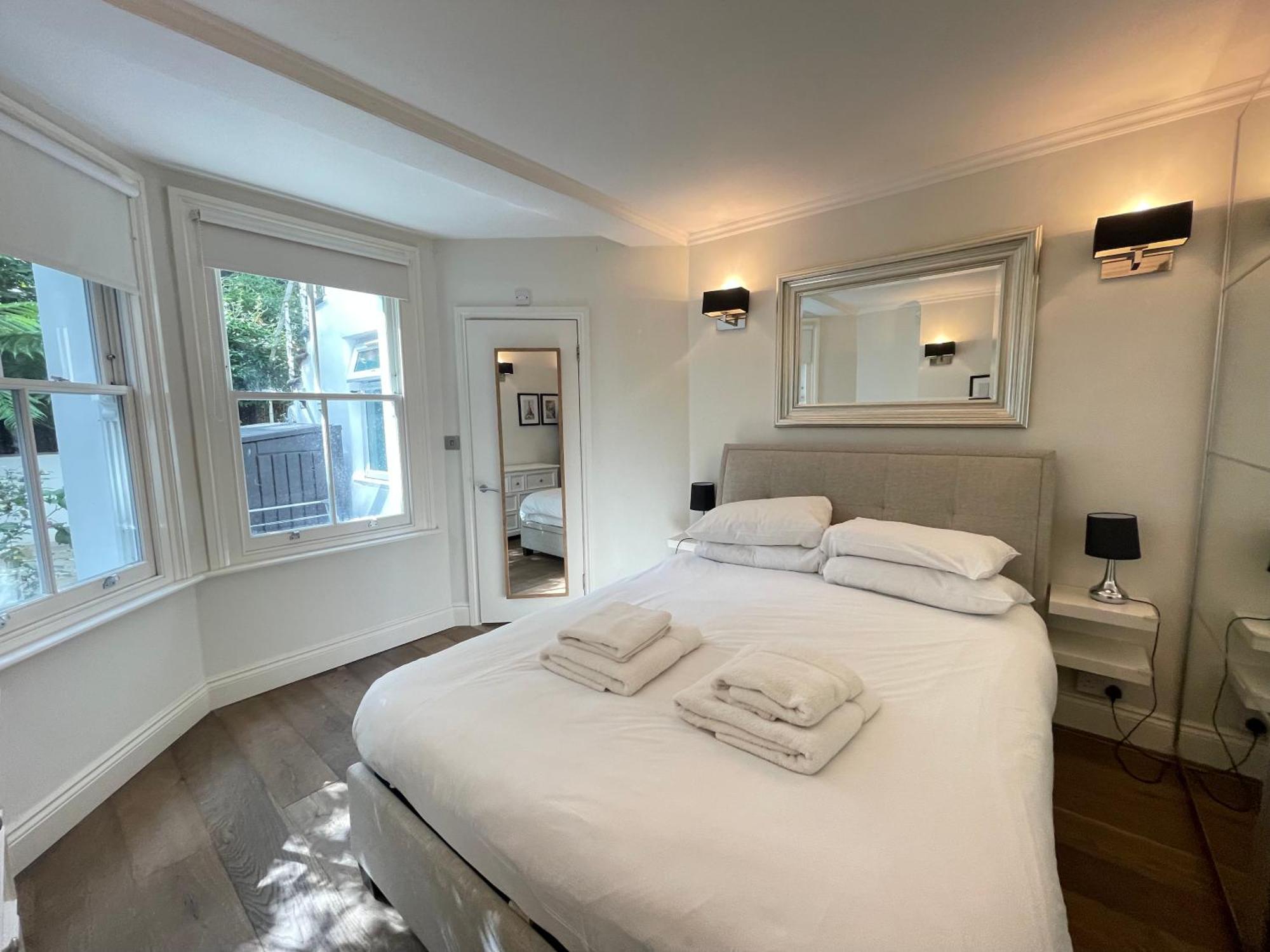 Apartment Gorgeous 2bd Flat With Patio - South Kensington! London