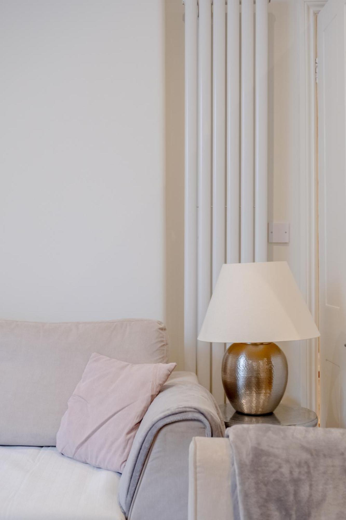 Gorgeous 2bd Flat With Patio - South Kensington!